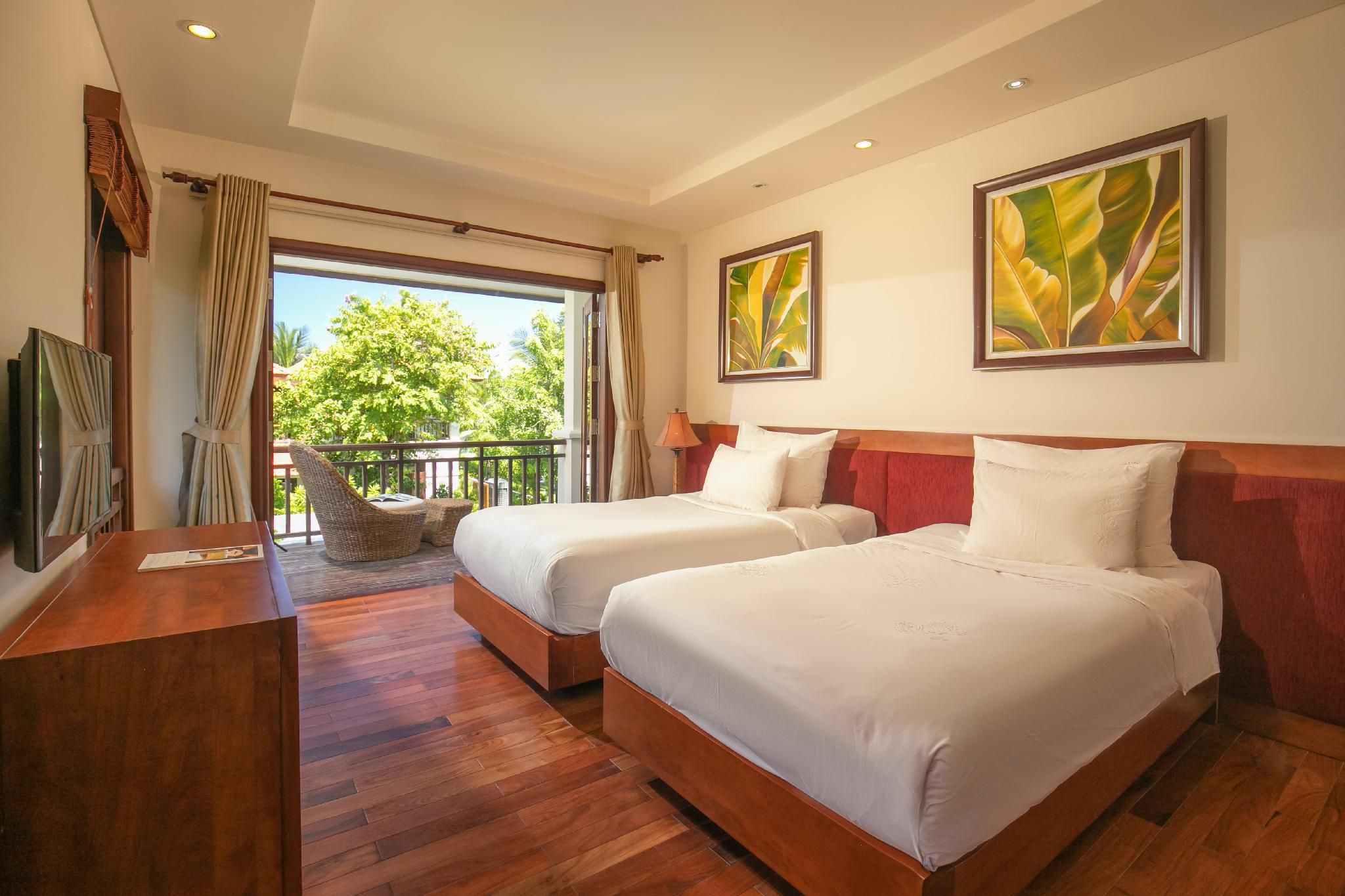 Deluxe Poolside Villa