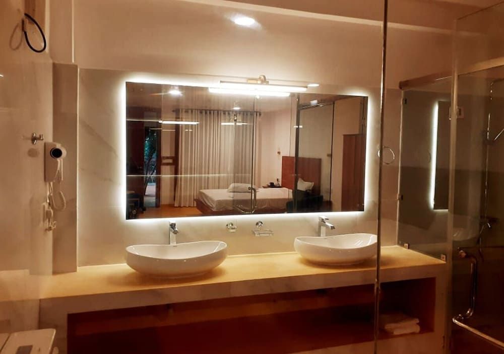 Comfort Double or Twin Room, 1 King Bed, Smoking, Beach View