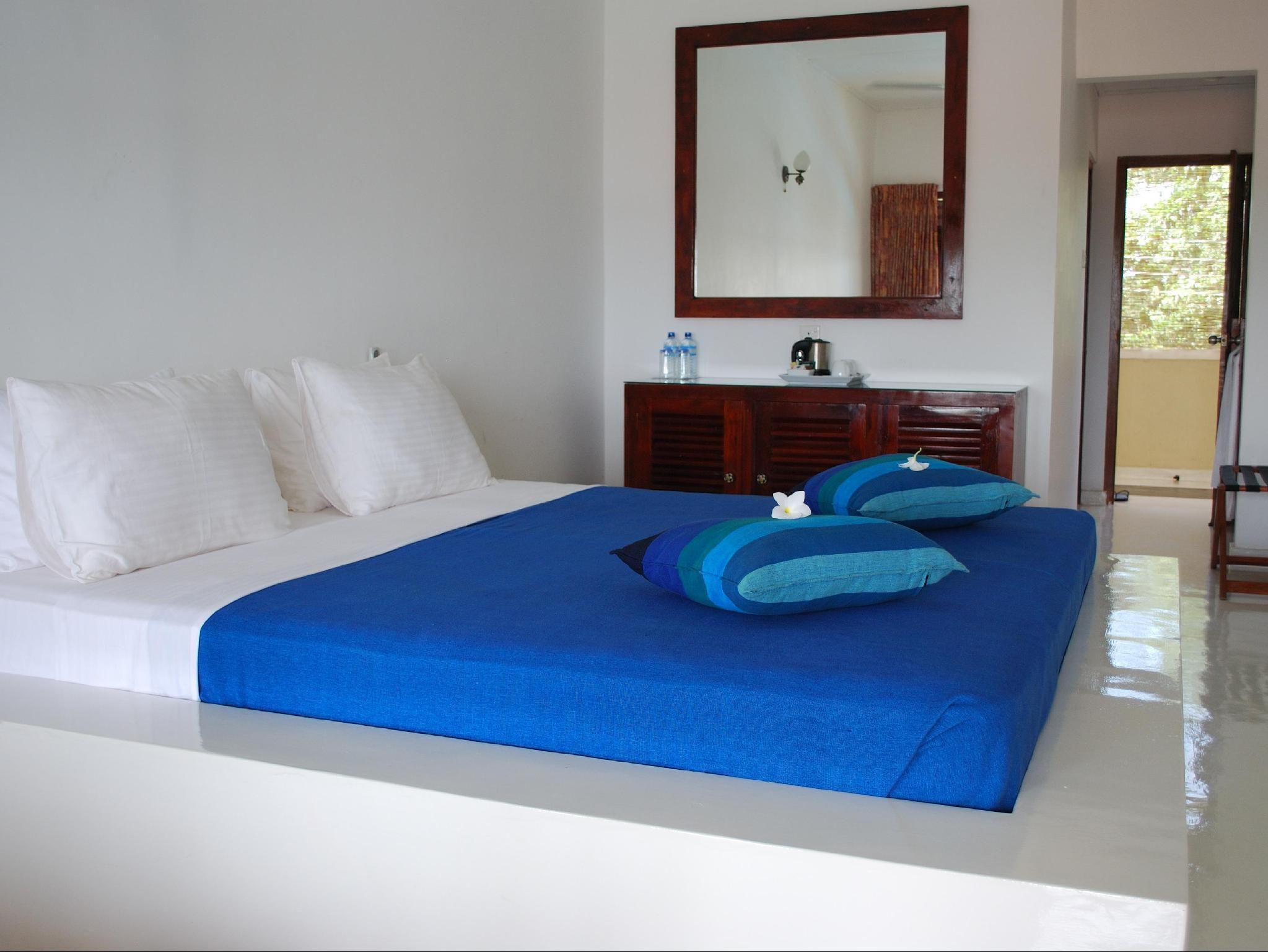 Standard Poolside Room