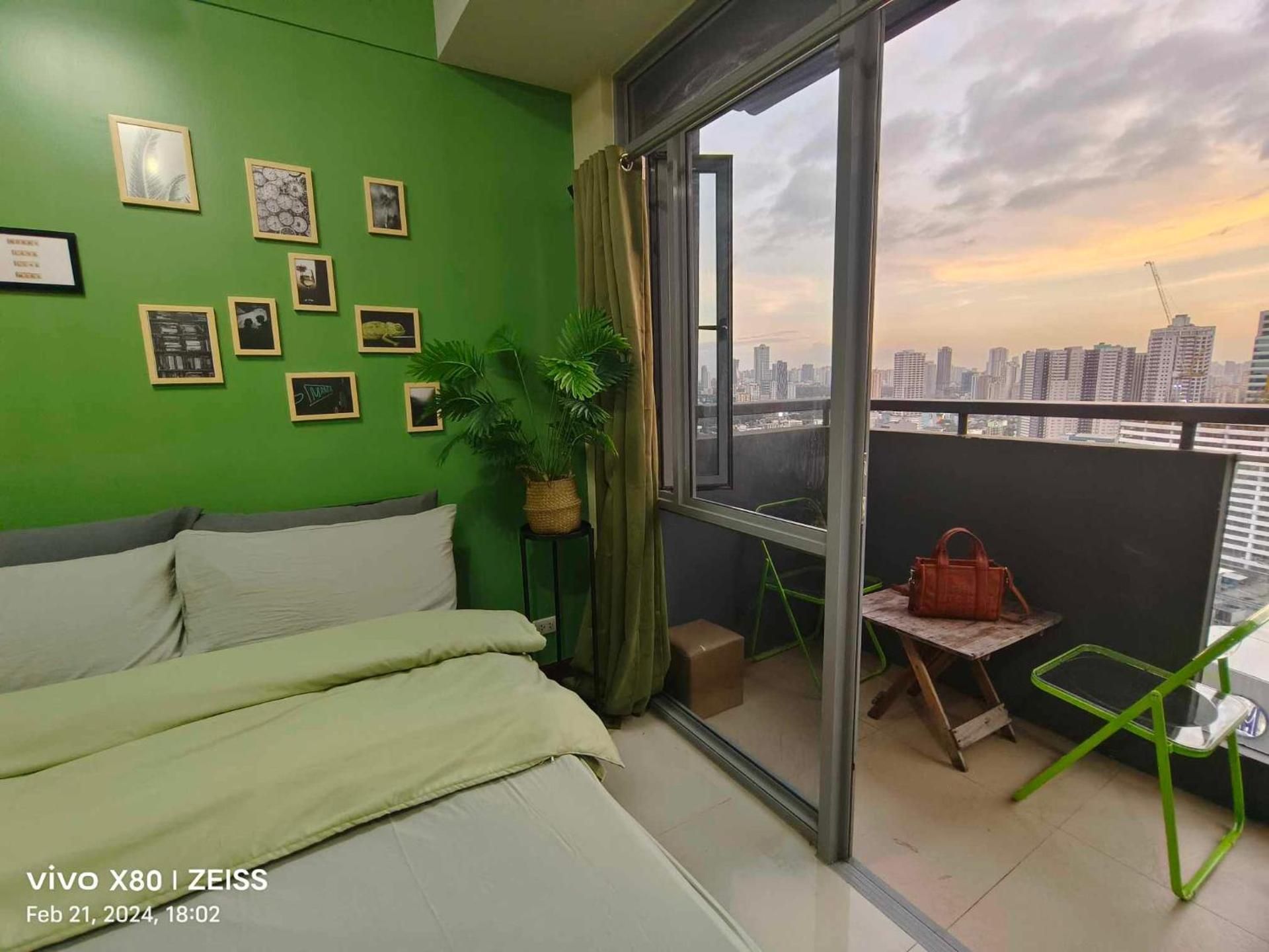 Studio Apartment with Balcony