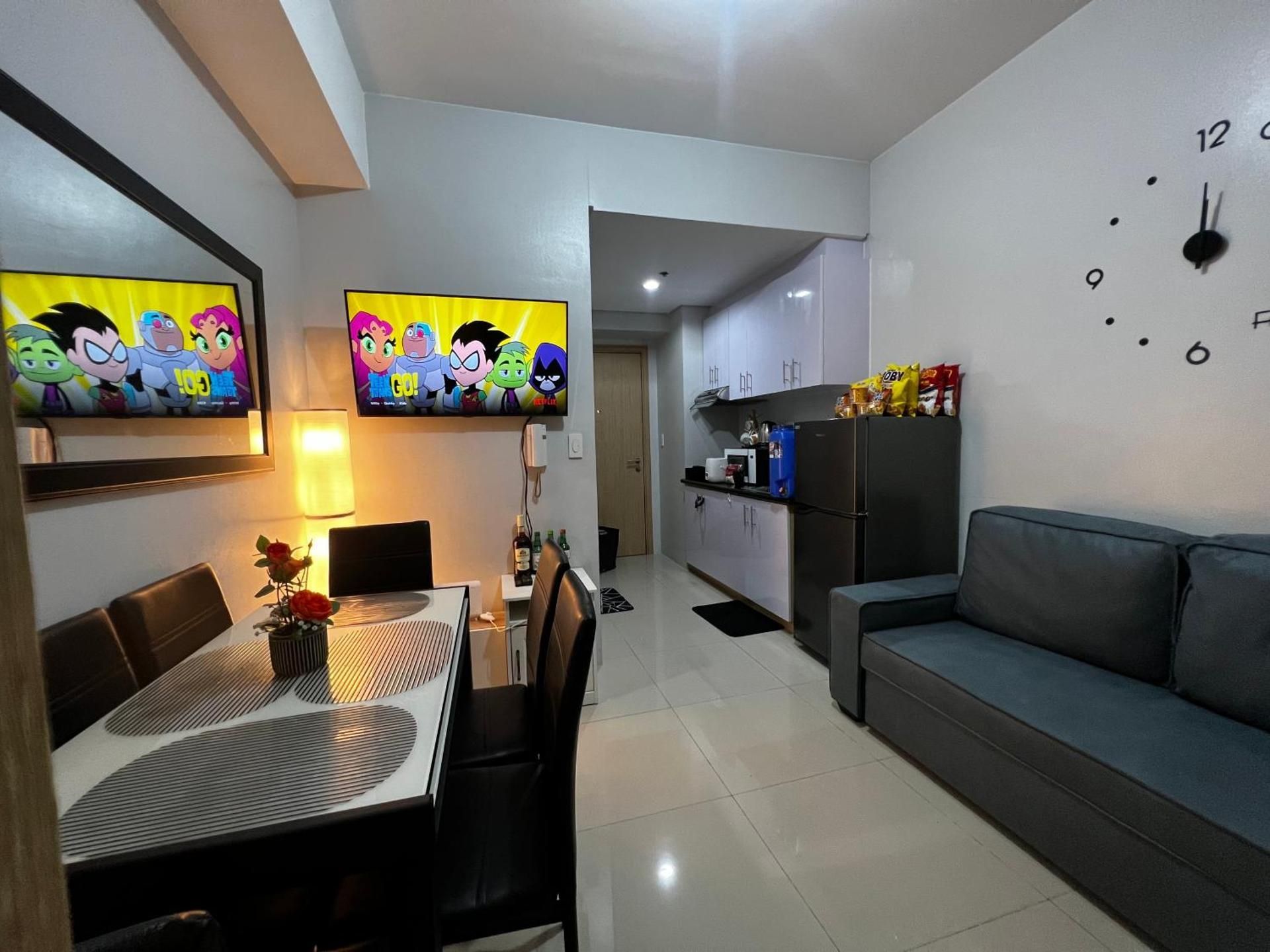 One-Bedroom Apartment with Pool View
