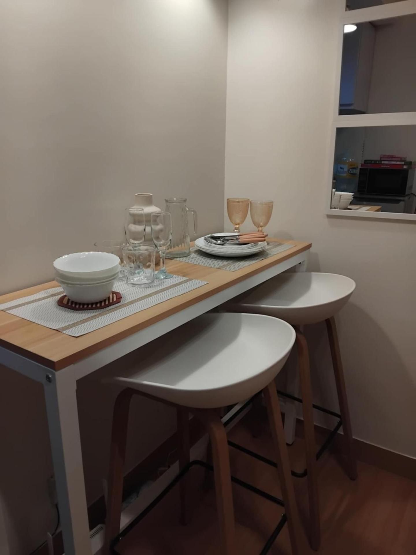 One-Bedroom Apartment with Park View