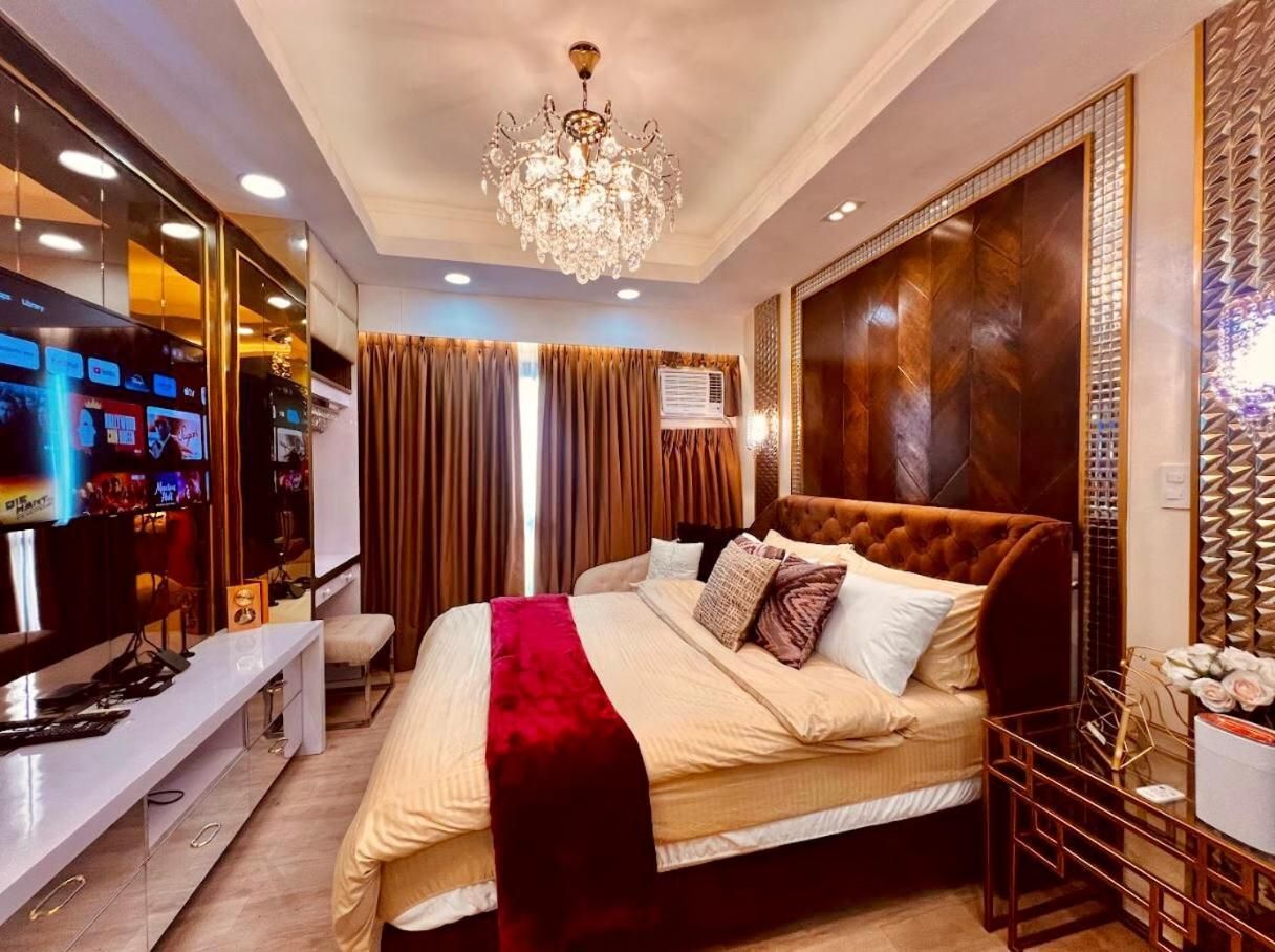 Deluxe Queen Studio 