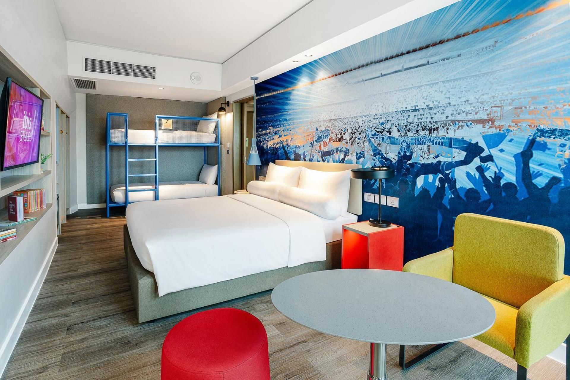 Standard Family Suite with 1 queen size bed and bunk bed