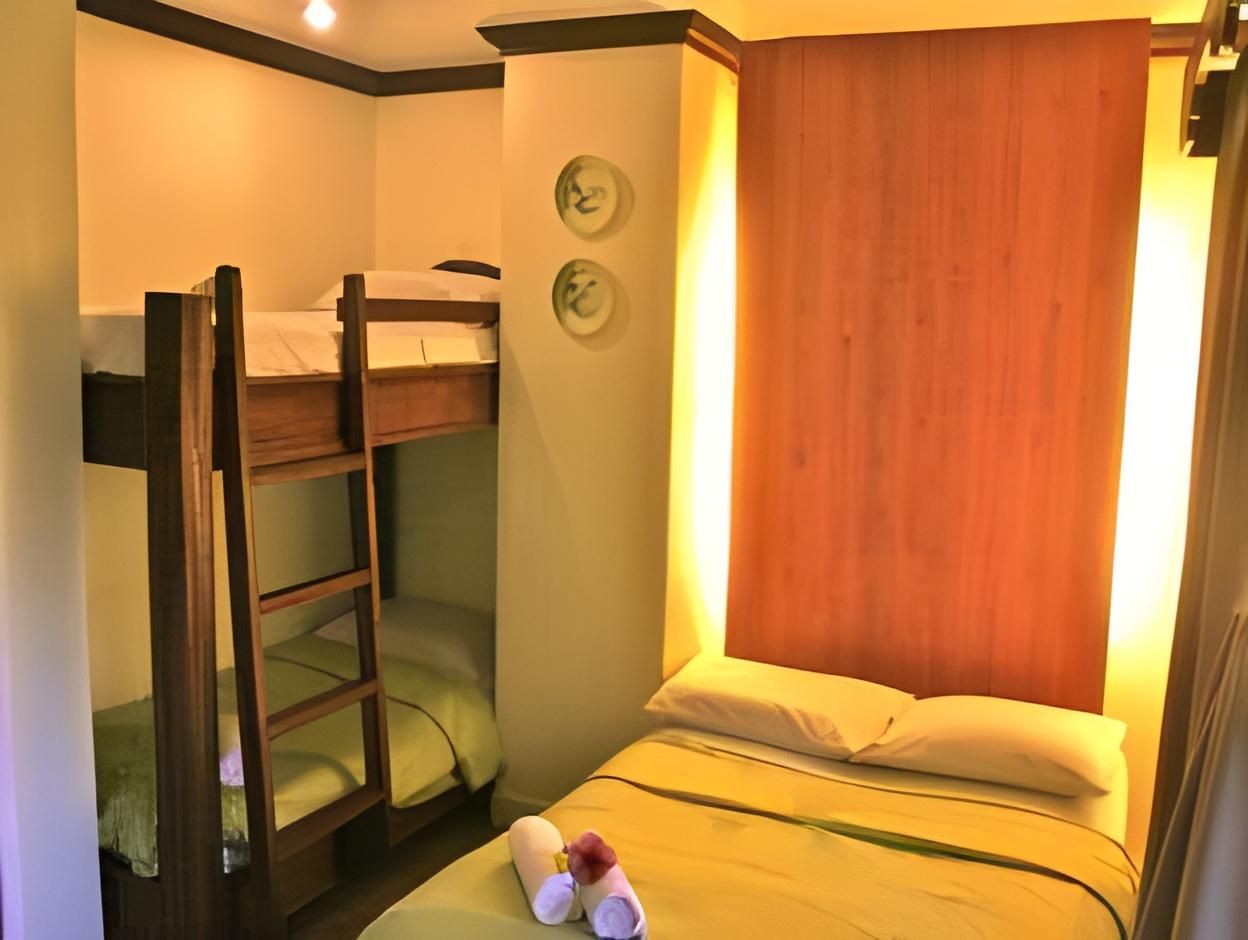 Deluxe Family Room with Bunk Beds