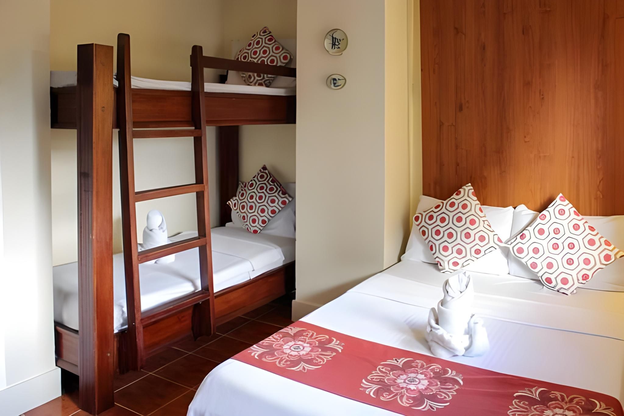 Deluxe Family Room with Bunk Beds