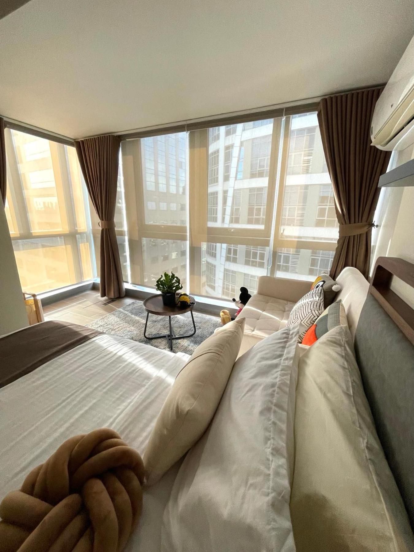 One-Bedroom Apartment With City View