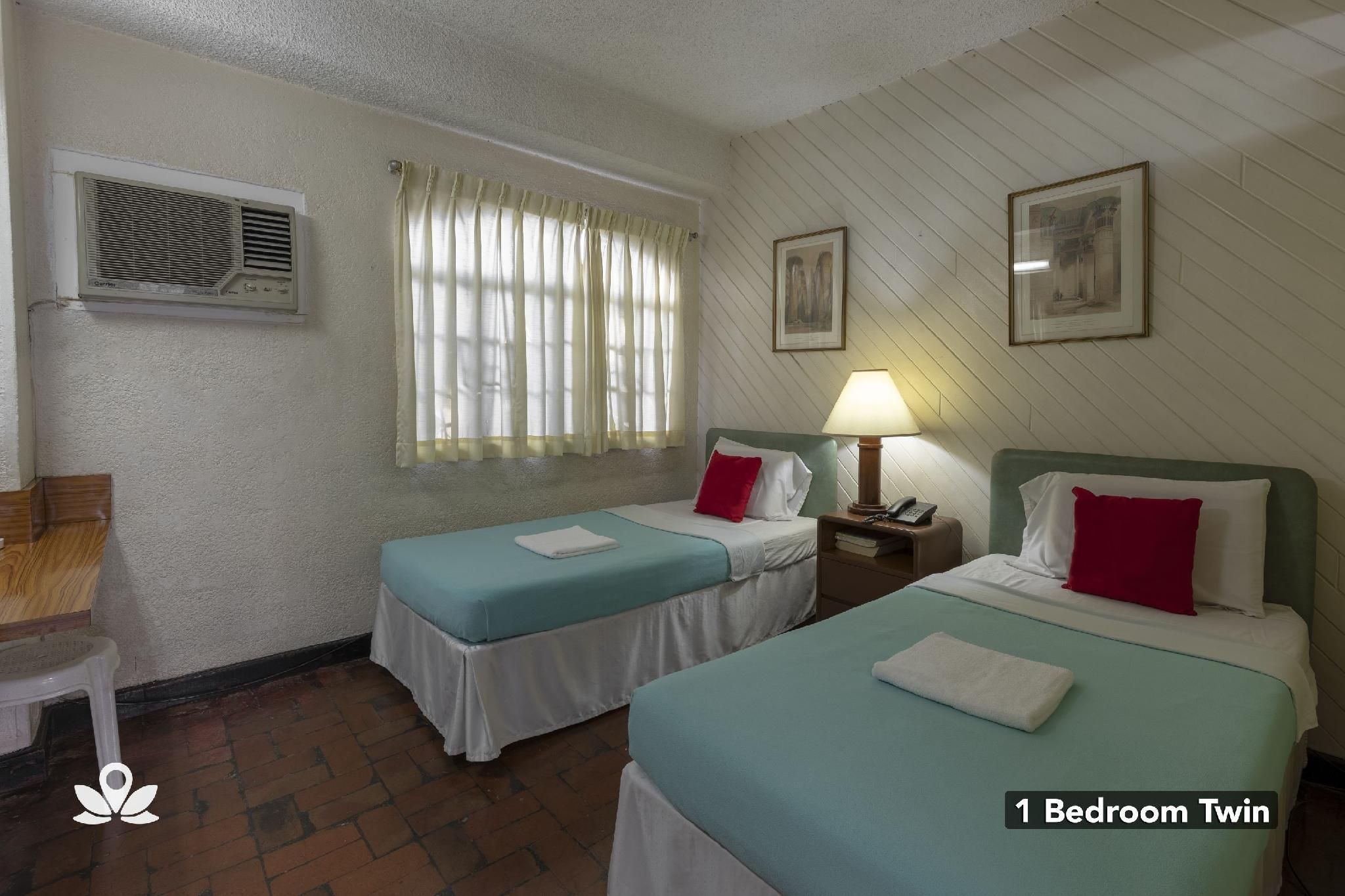 One Bedroom Twin