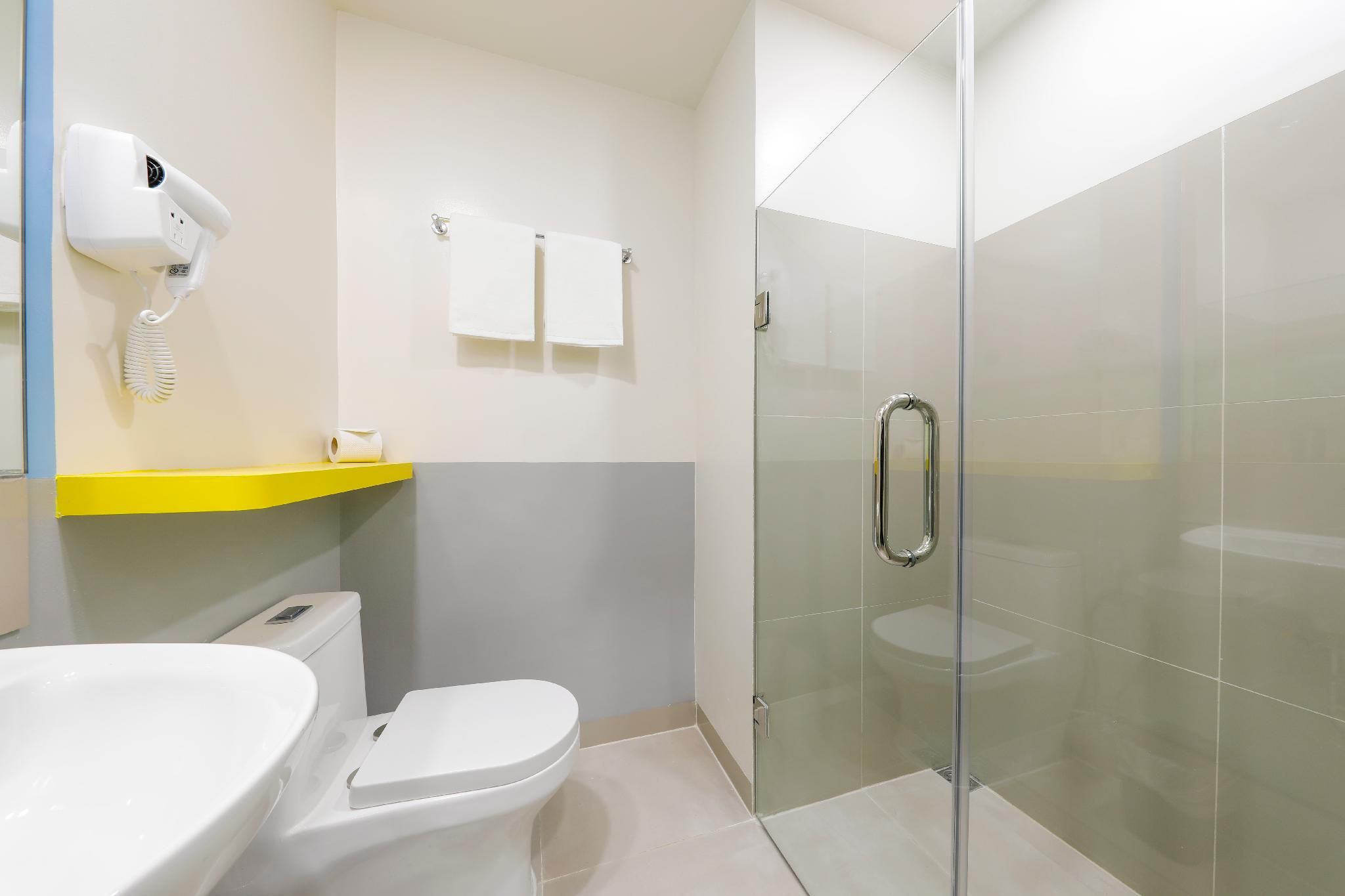 Hop Inn Hotel North EDSA Quezon City Standard Twin Room 3