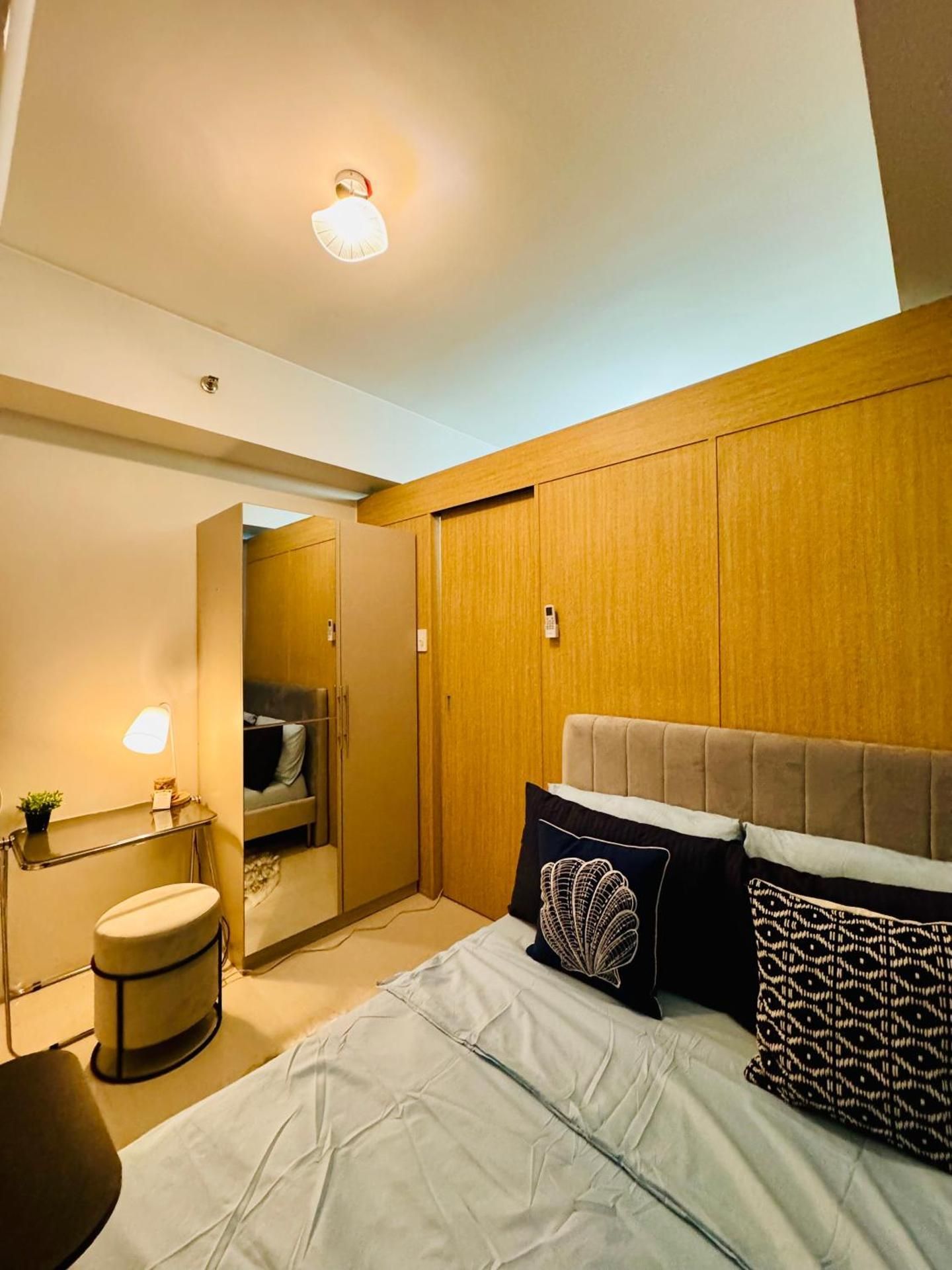 One-Bedroom Apartment with Pool View