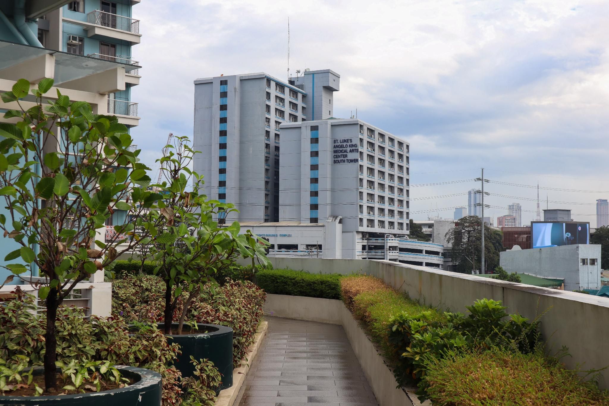 Cozy 2BR Condo w/ Parking | Walk to St. Lukes