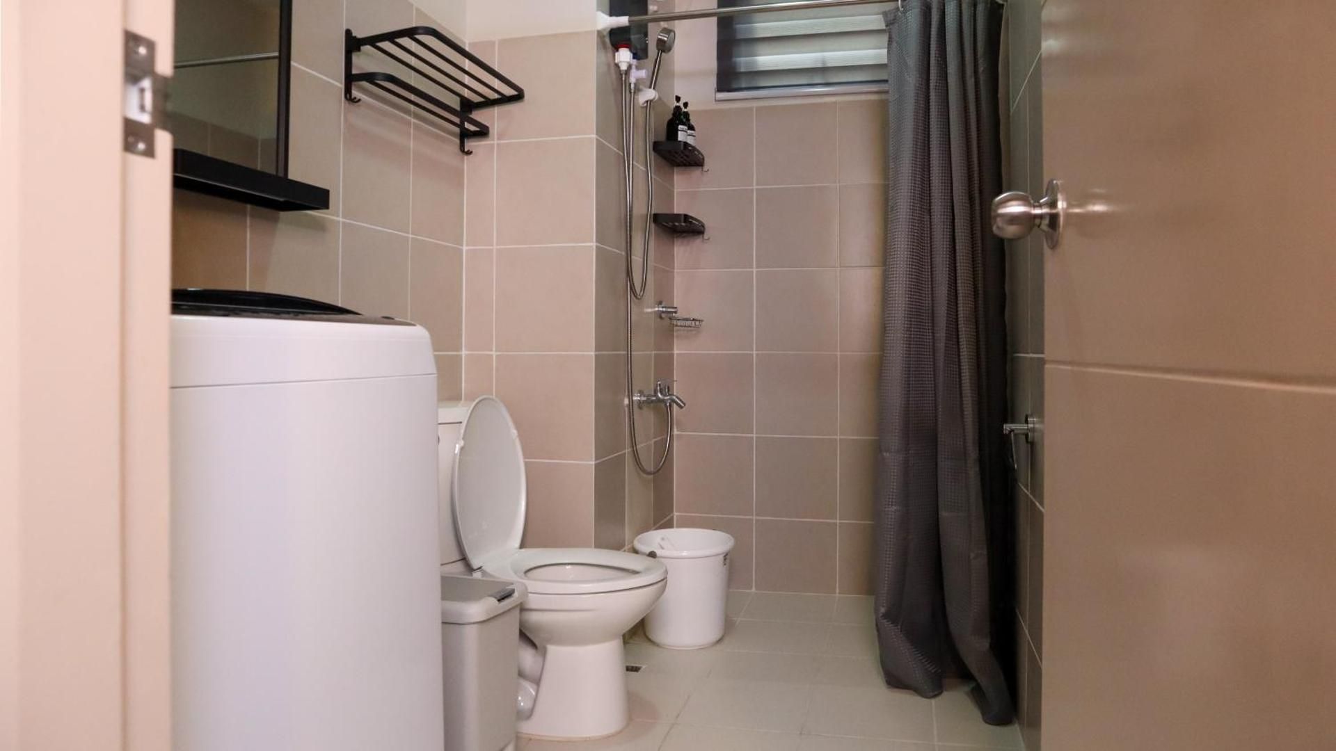 Cozy 2BR Condo w/ Parking | Walk to St. Lukes Two-Bedroom Apartment 2