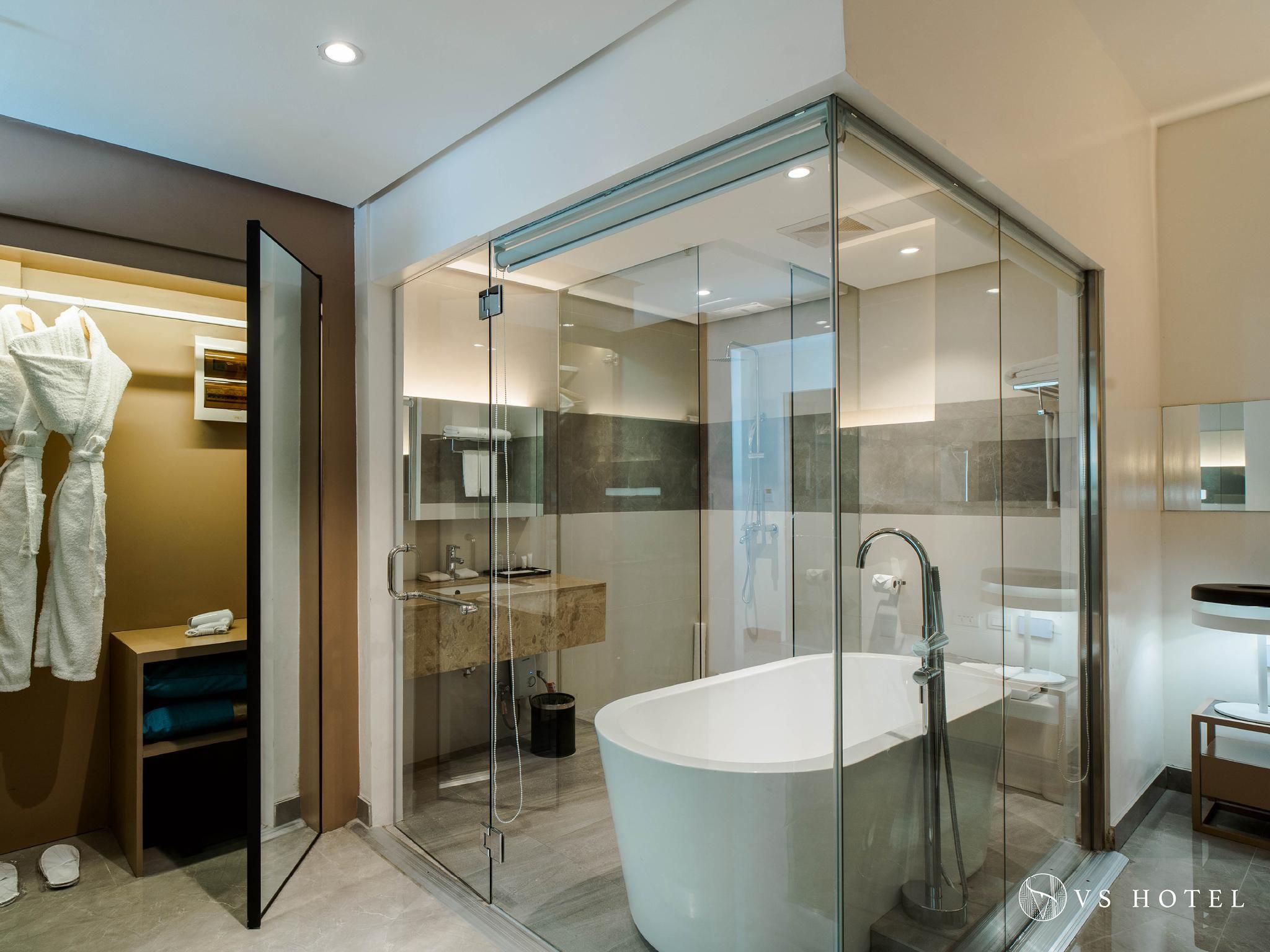 VS Hotel King Room 2