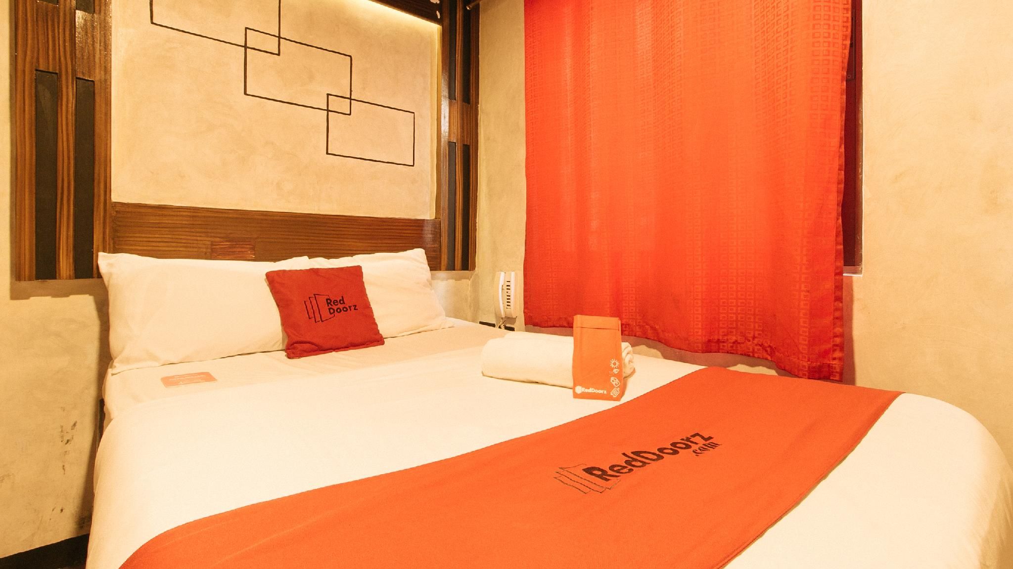 RedDoorz @ Good 101 Quiricada Manila Standard Double Room 2