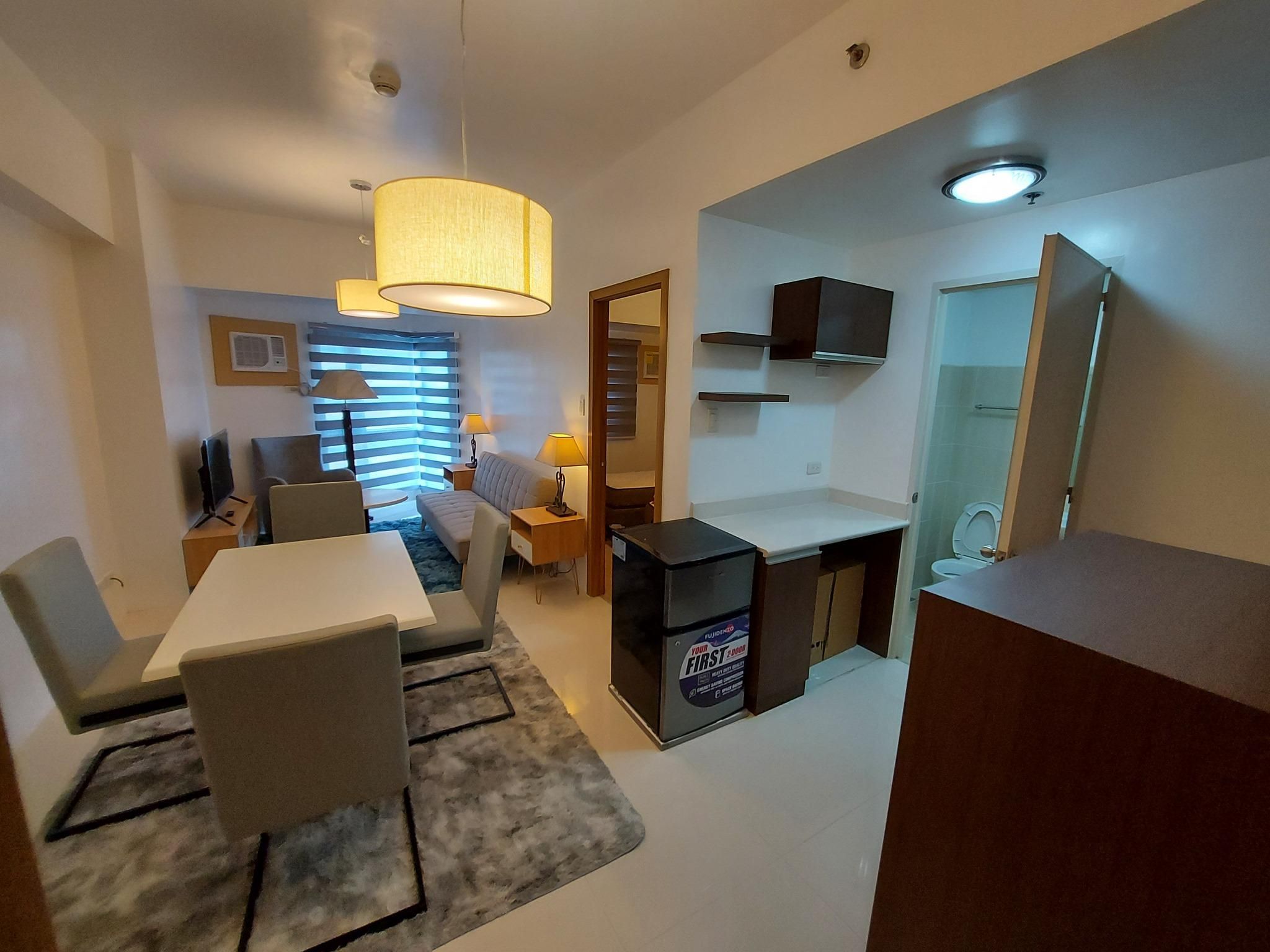 SnugglePod Condotel - Grand Riviera Suites, US Embassy Manila, Roxas Blvd One Bedroom Sea View Suite 2