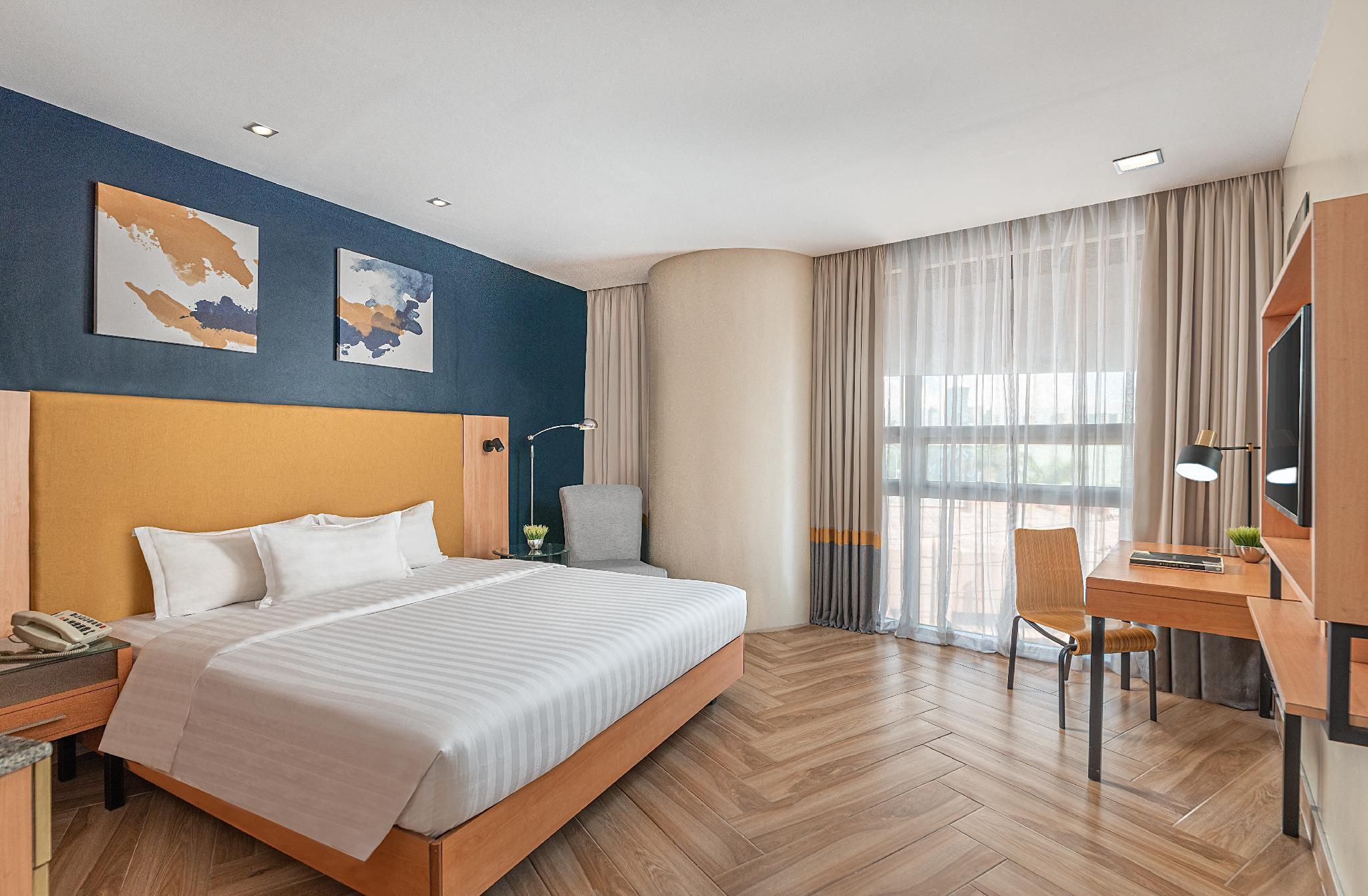 Greenhills Elan Hotel Deluxe Queen