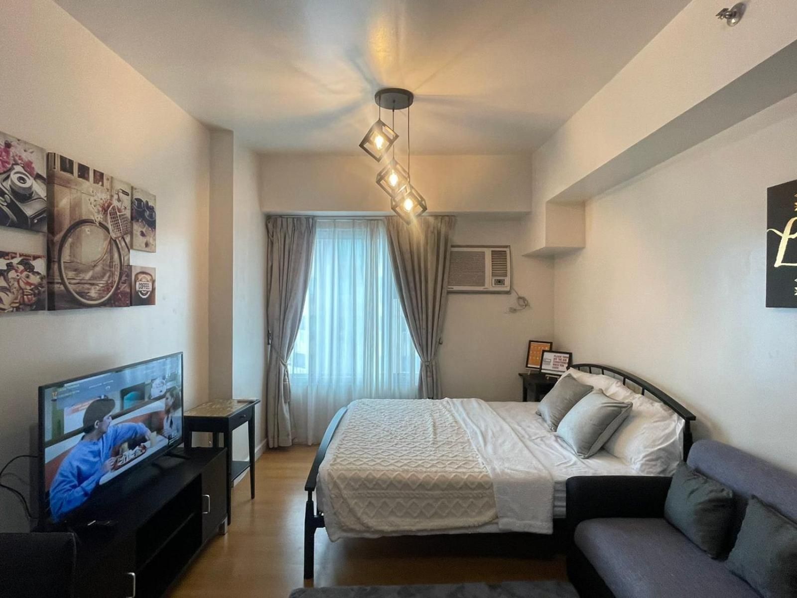 Deluxe Queen Studio 