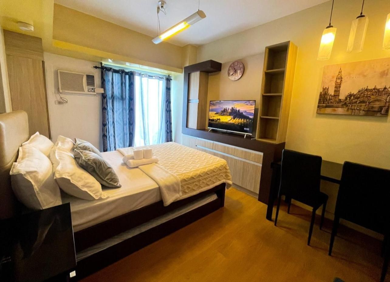 Modern Condo near US Embassy and St Lukes Ermita One-Bedroom Apartment 2