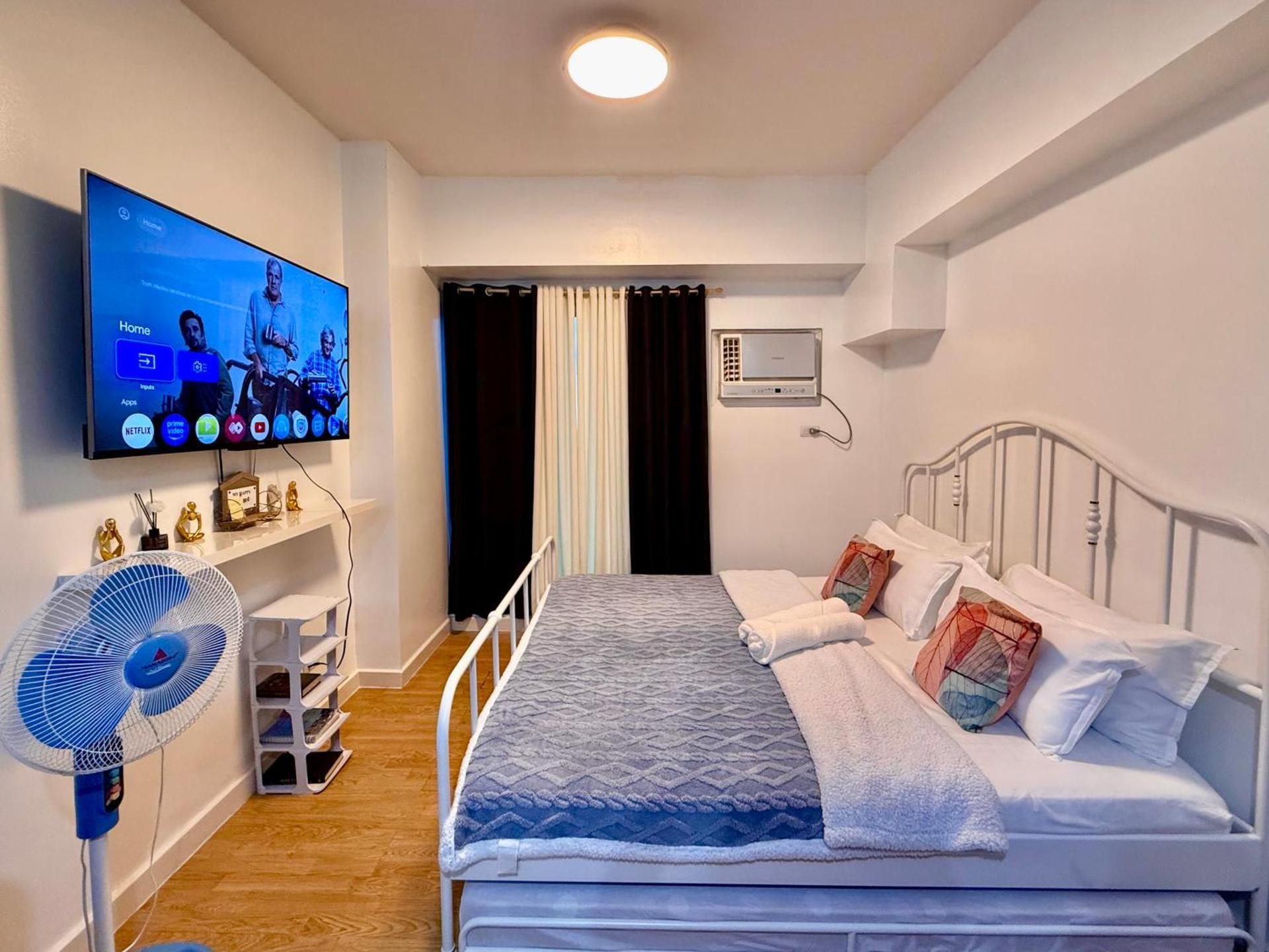 Studio with ocean view