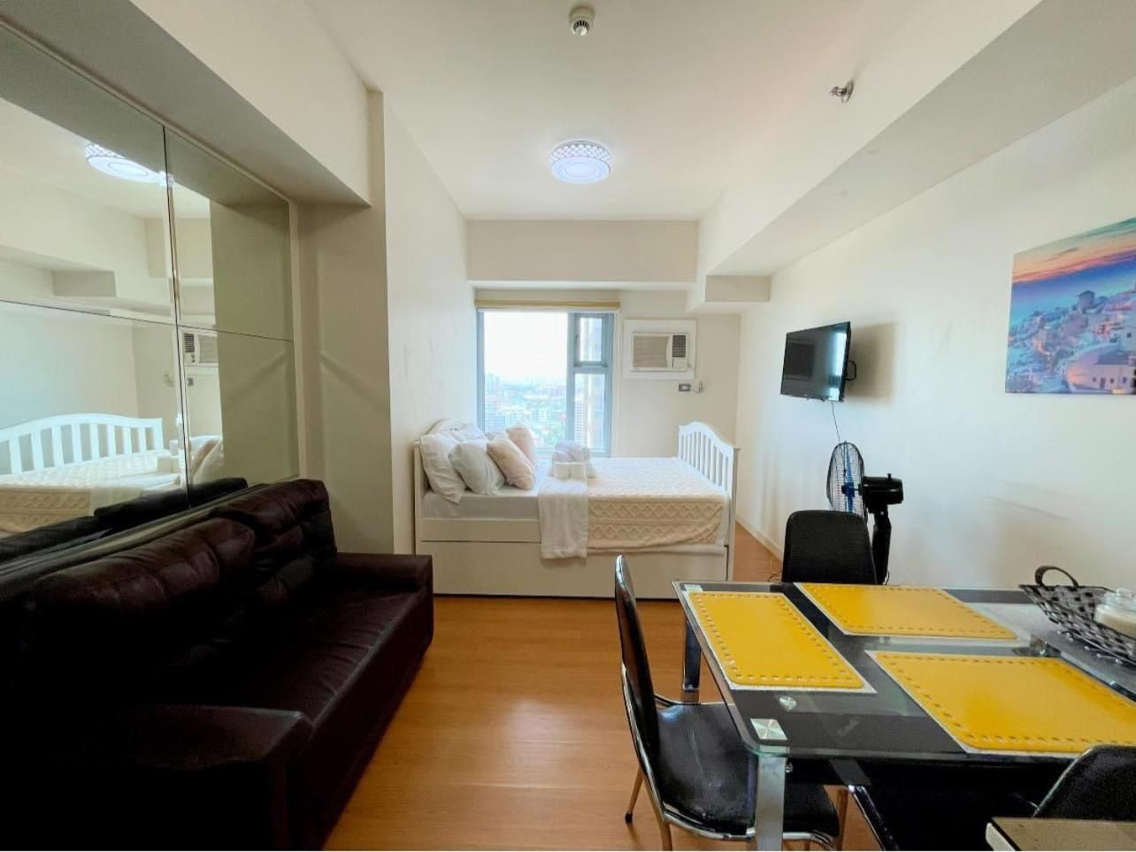 Deluxe Studio