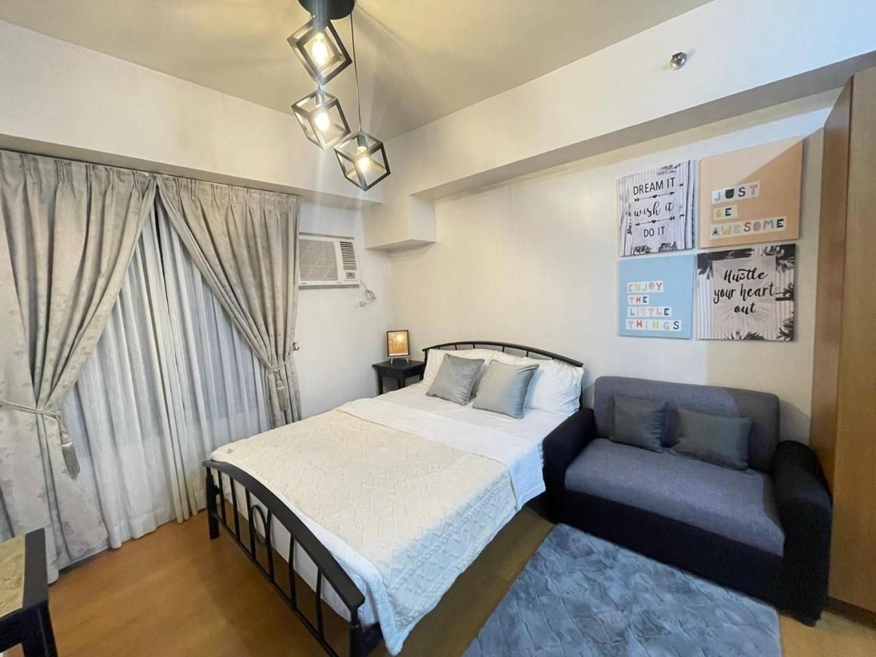 Deluxe Queen Studio