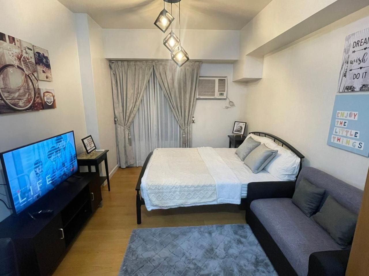 Deluxe Queen Studio