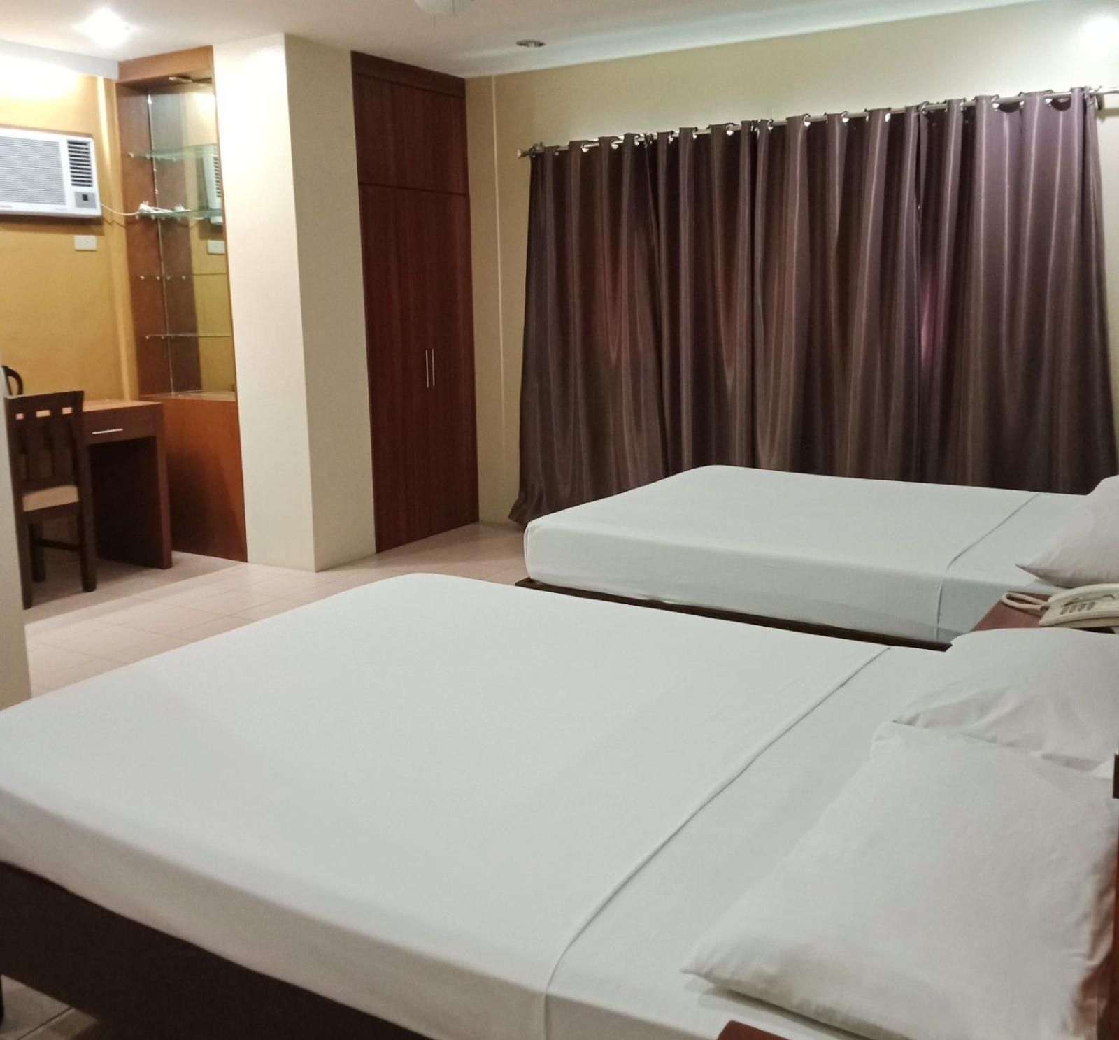 Deluxe Family Room