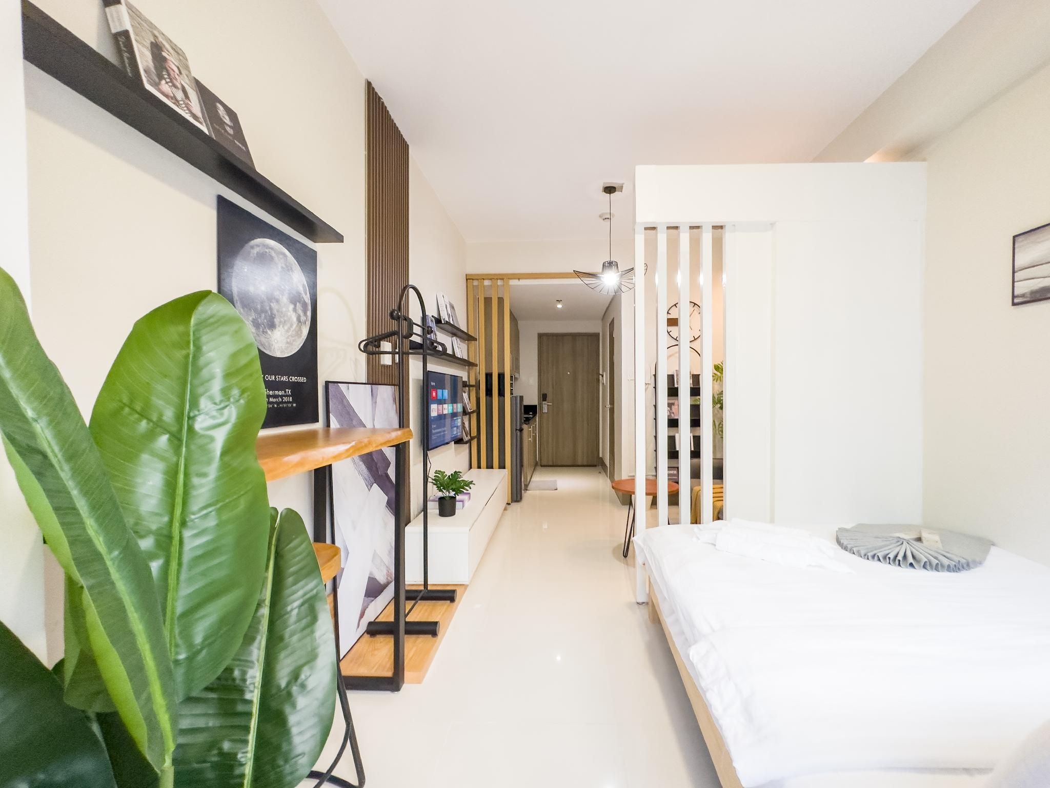 Modern Style - Deluxe Studio with Balcony Facing Pool