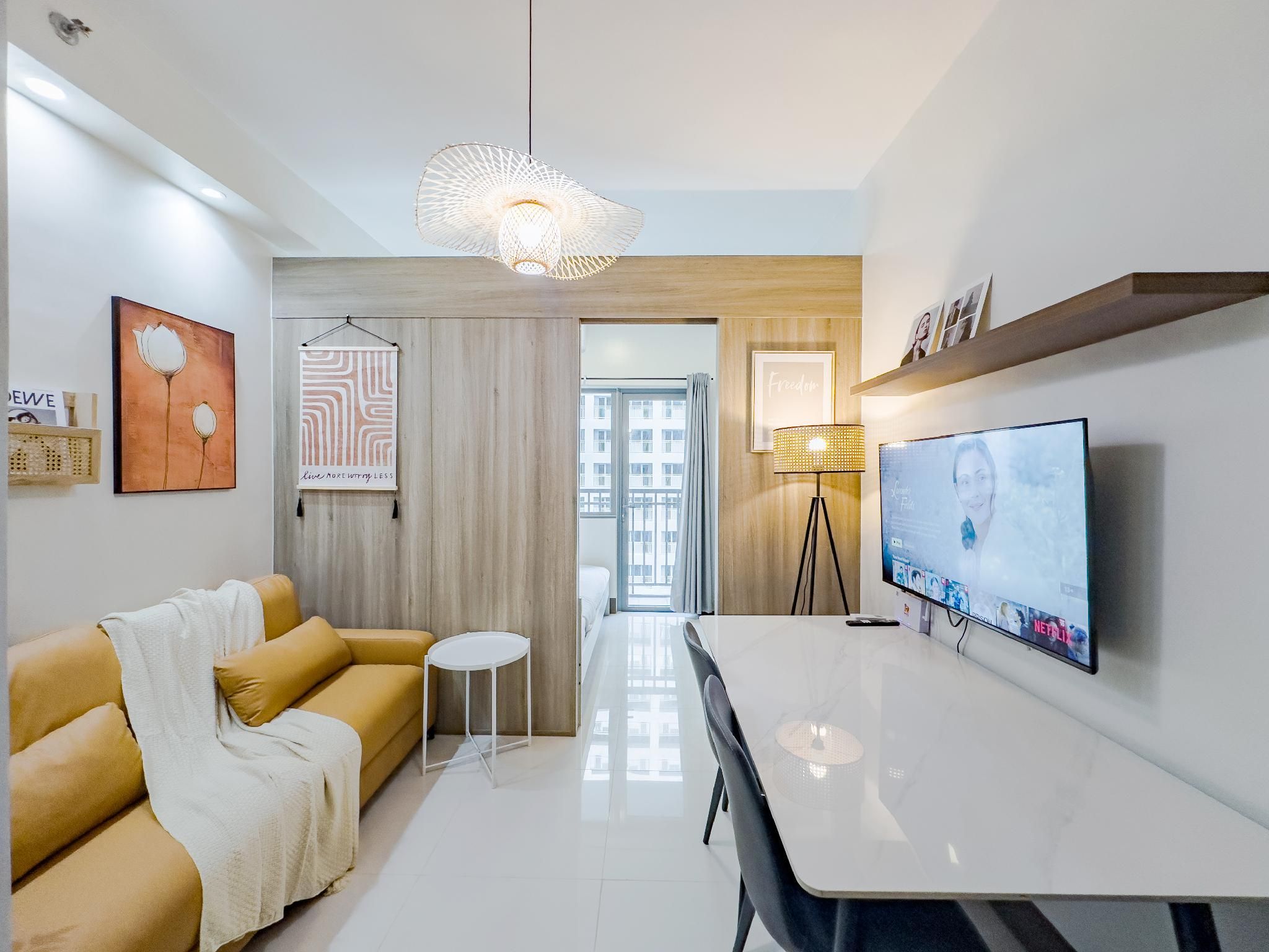 Modern Style - Romantic Suite with Balcony Facing Pool