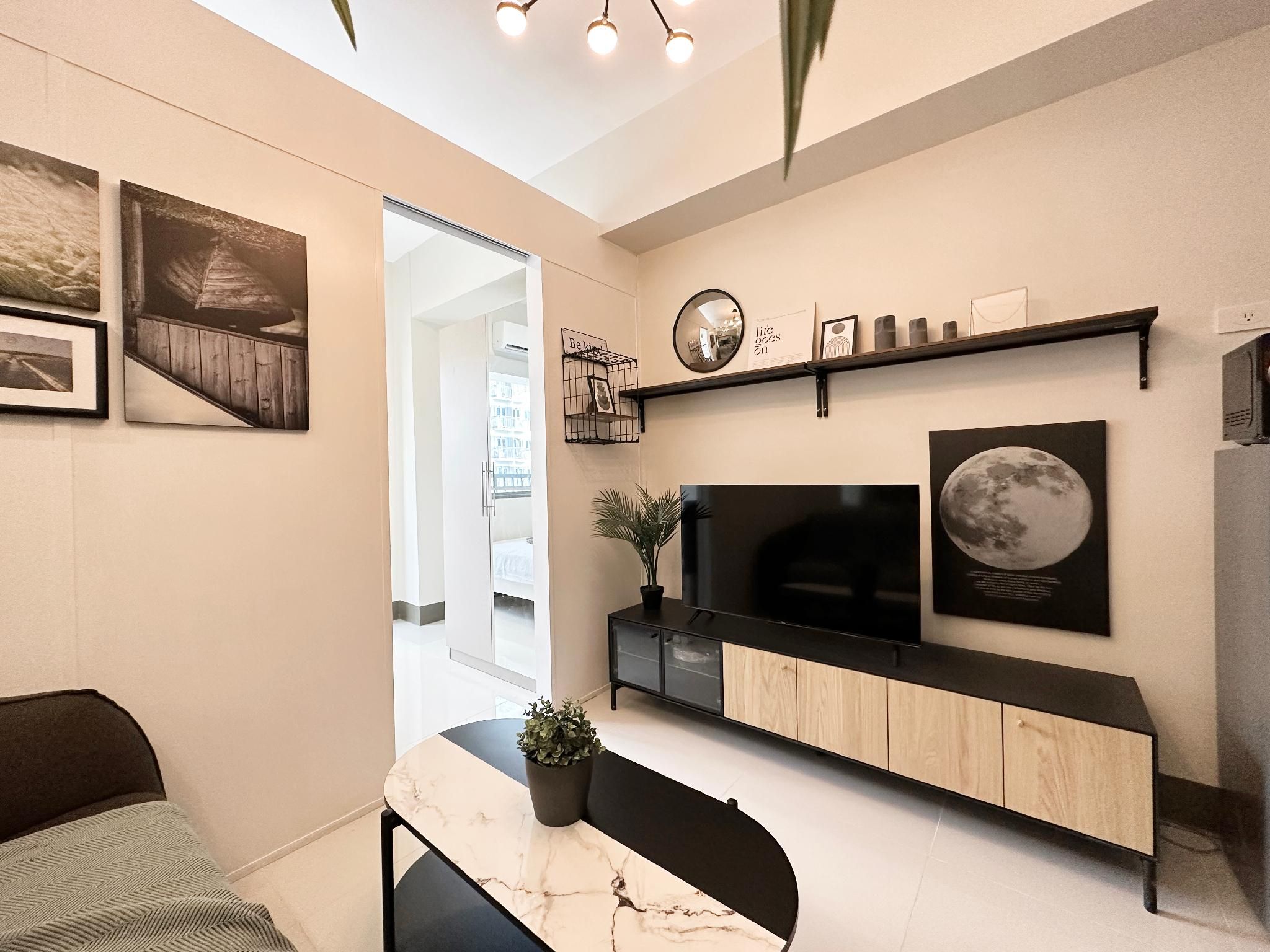 Modern Style - Luxury One Bedroom with Balcony Facing Pool
