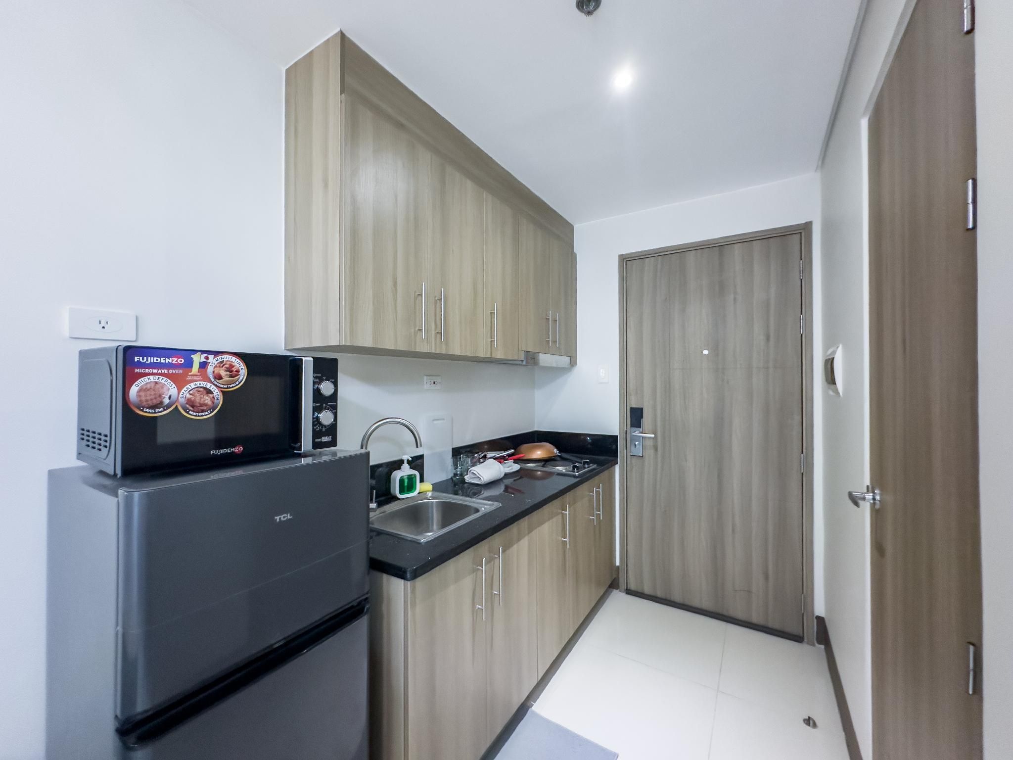 Modern Style - Romantic Suite with Balcony Facing Pool