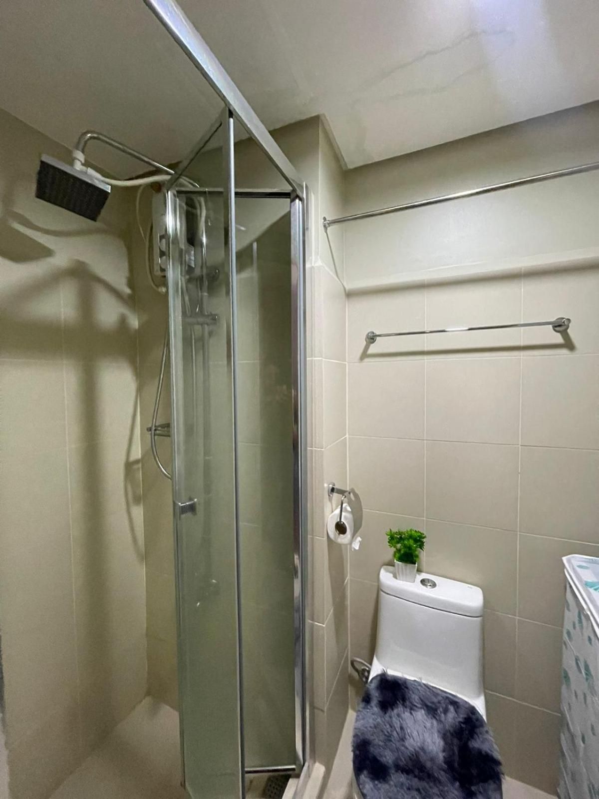 One-Bedroom Apartment with View