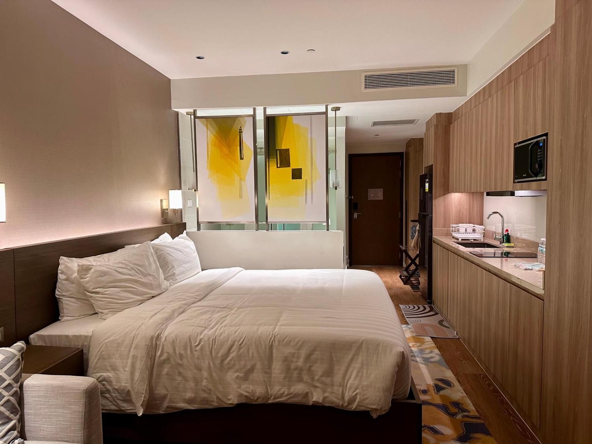 Deluxe King Suite