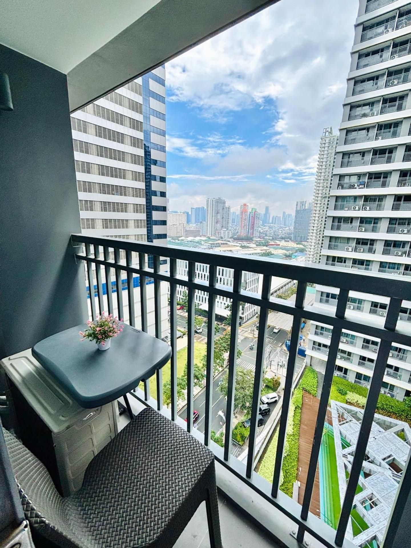 Serenitude Staycation by Khaila - Fame Residences Standard Room 2