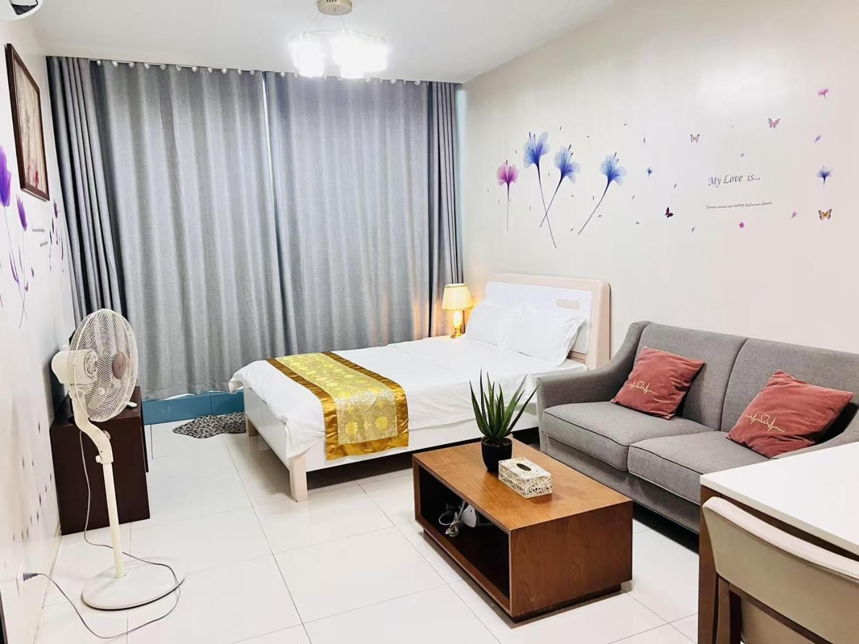 DELUXE APARTMENT