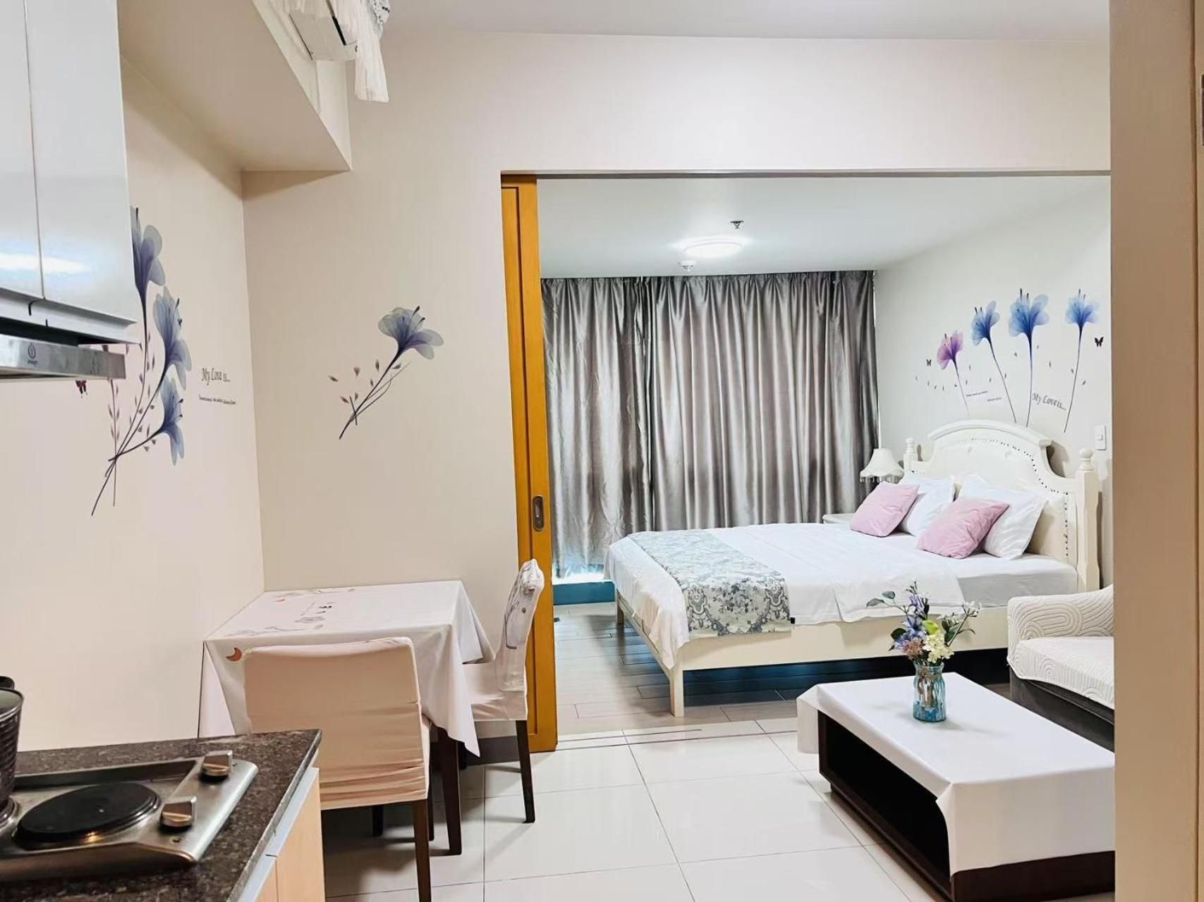 One-Bedroom Deluxe Apartment