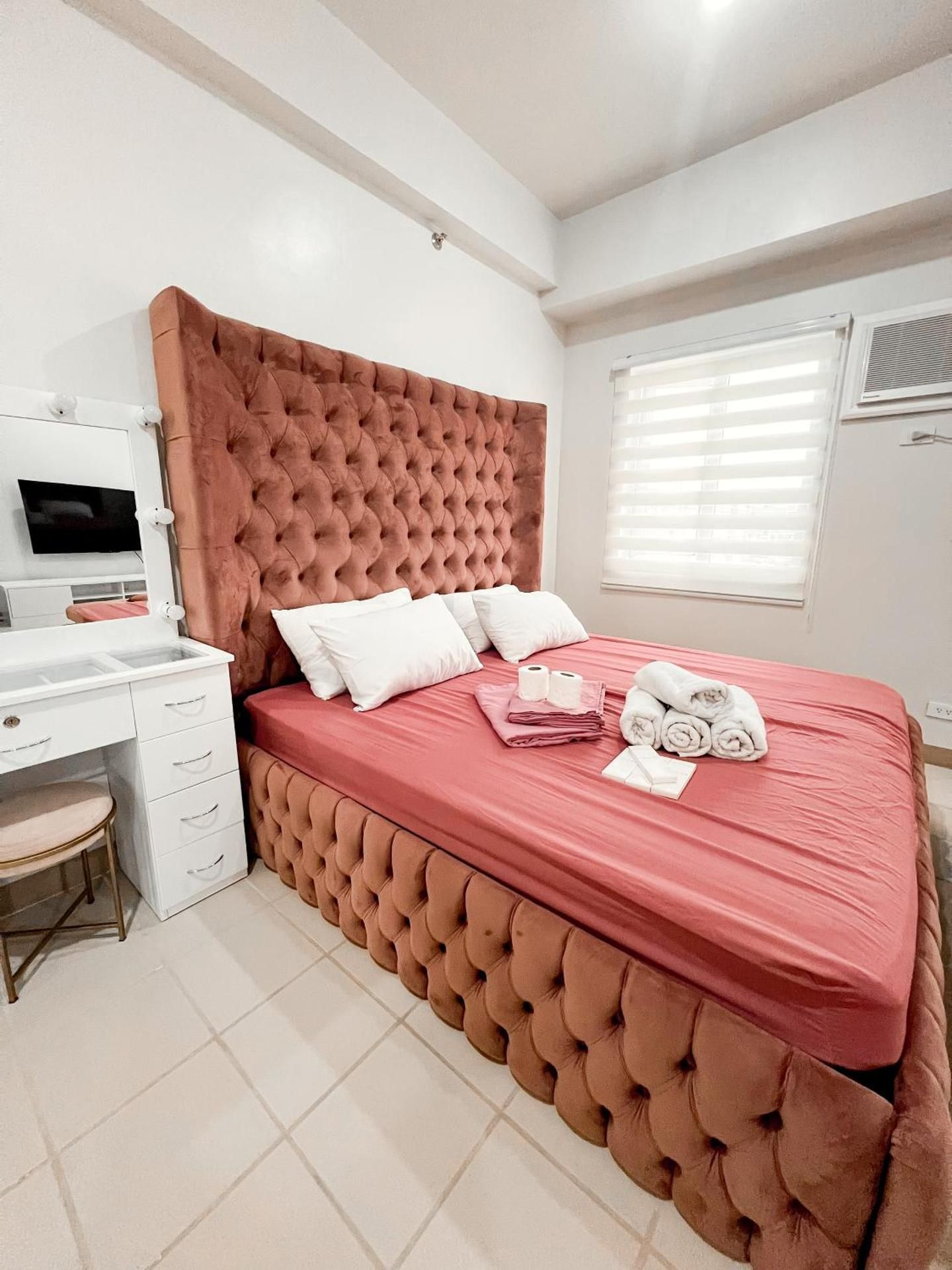 King Studio with Sofa Bed