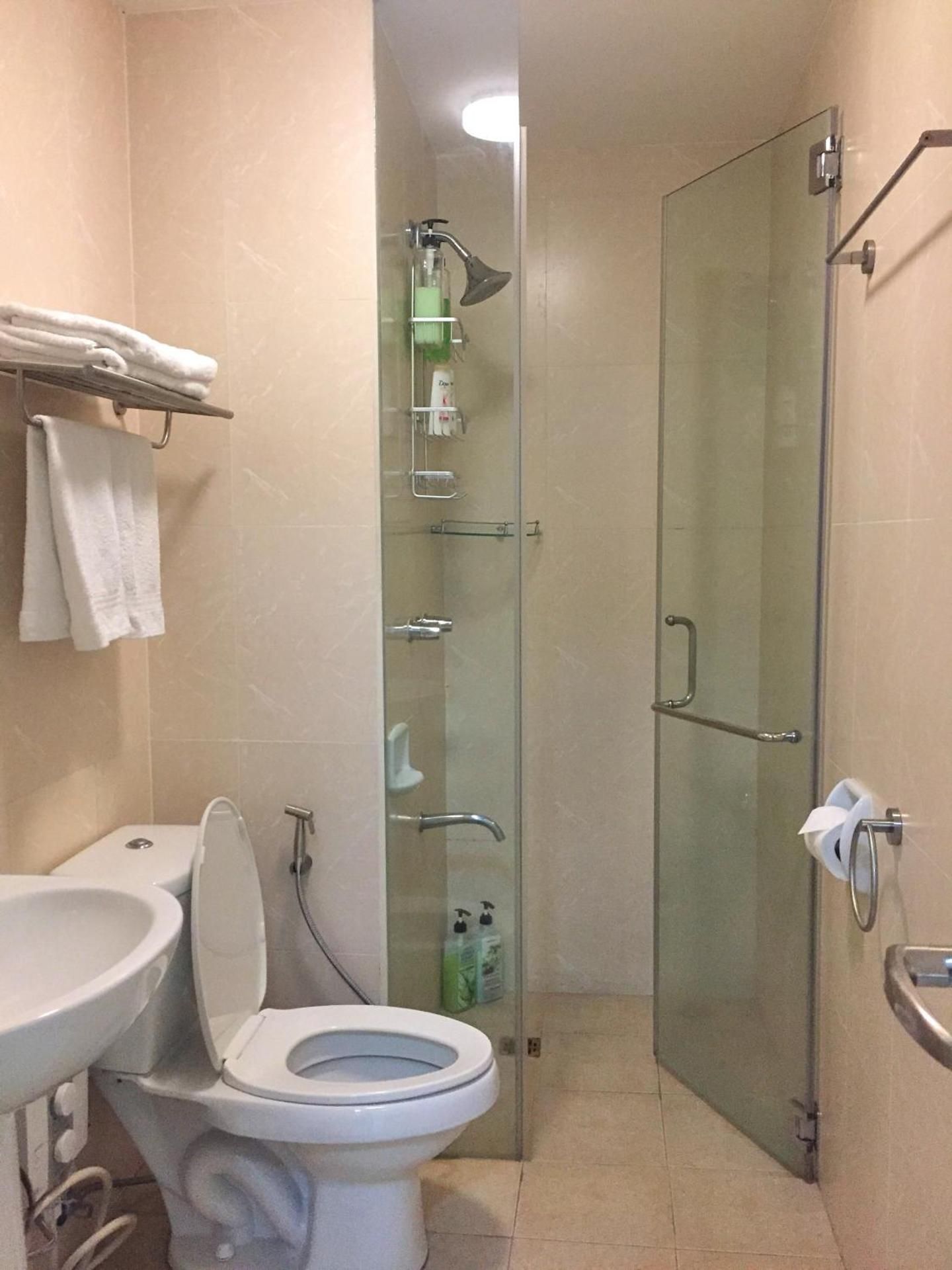 Apartment with Shower