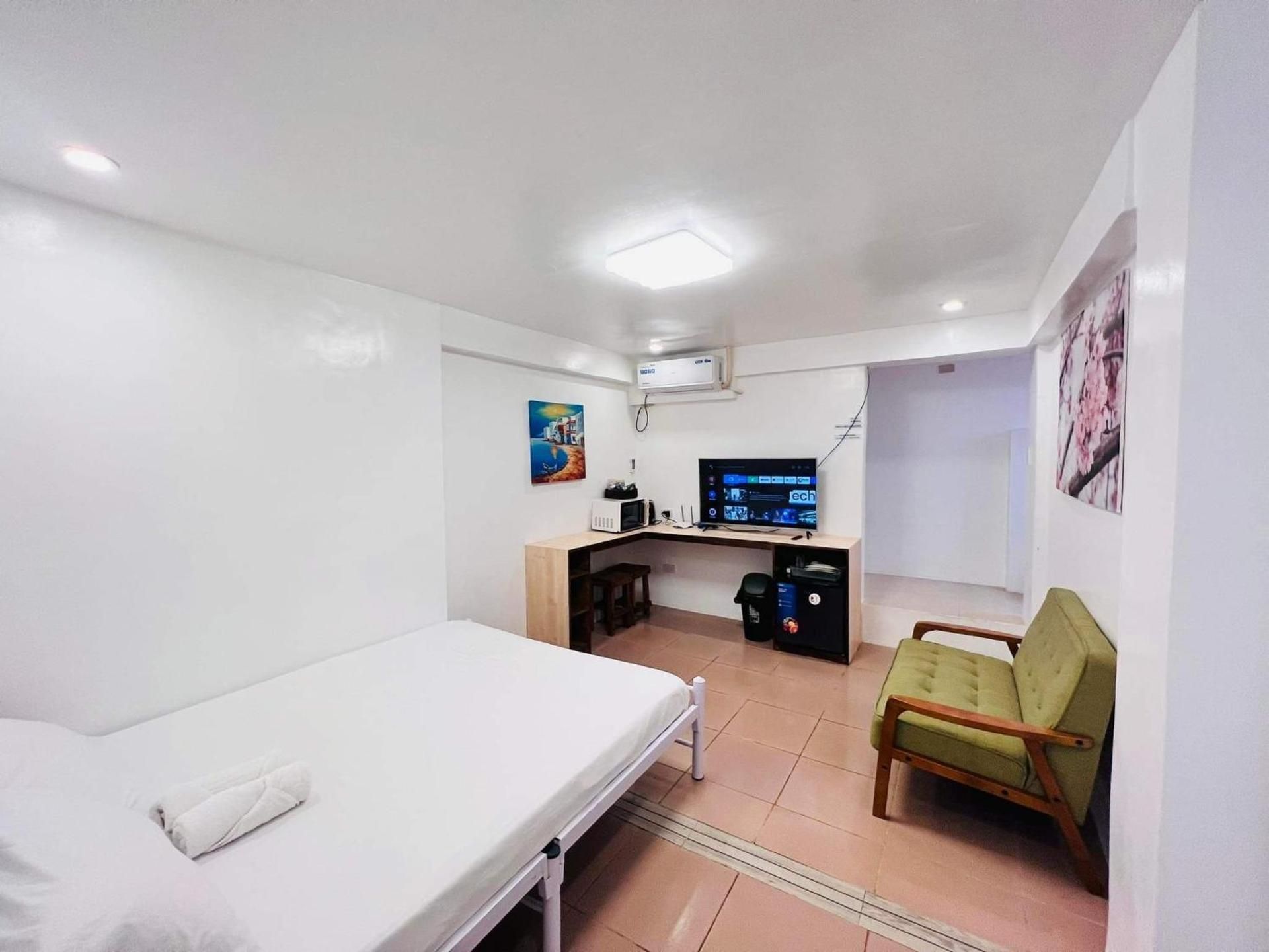 Deluxe Queen Studio 