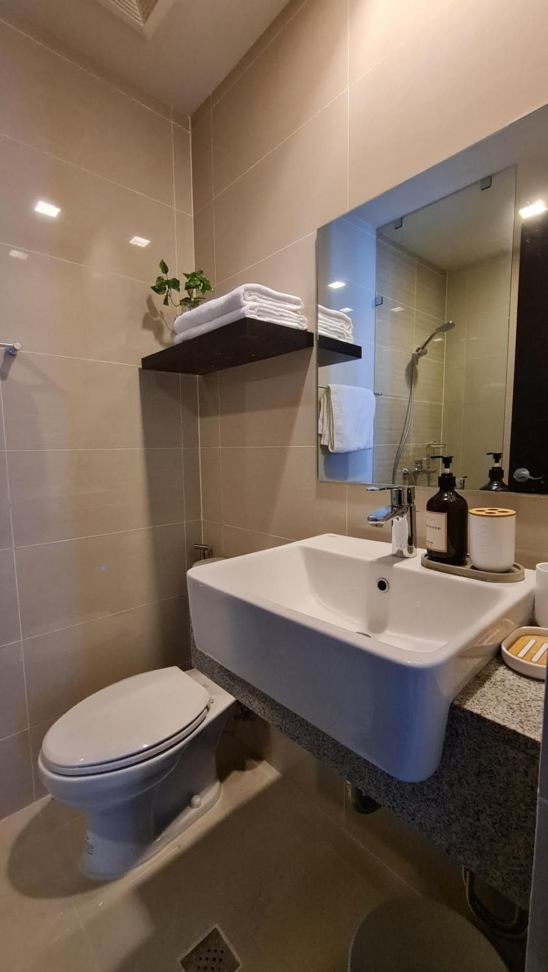Luxe Bonifacio Global City Taguig Uptown Condo Hotel 1 BR Suite Family Room with Balcony 2