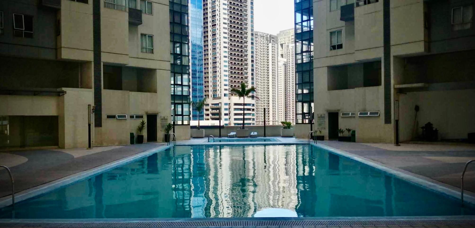 swimming pool [outdoor]