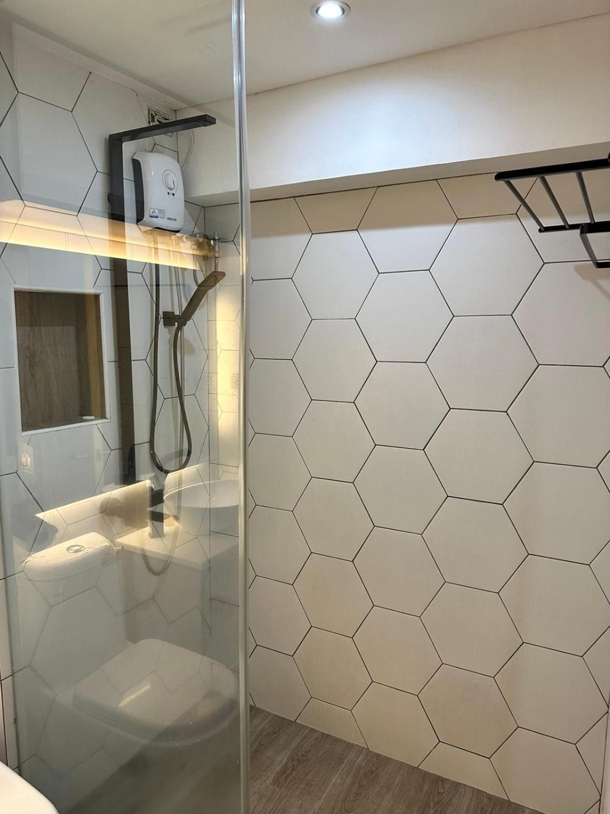 COZI modern condo Triple Room 2