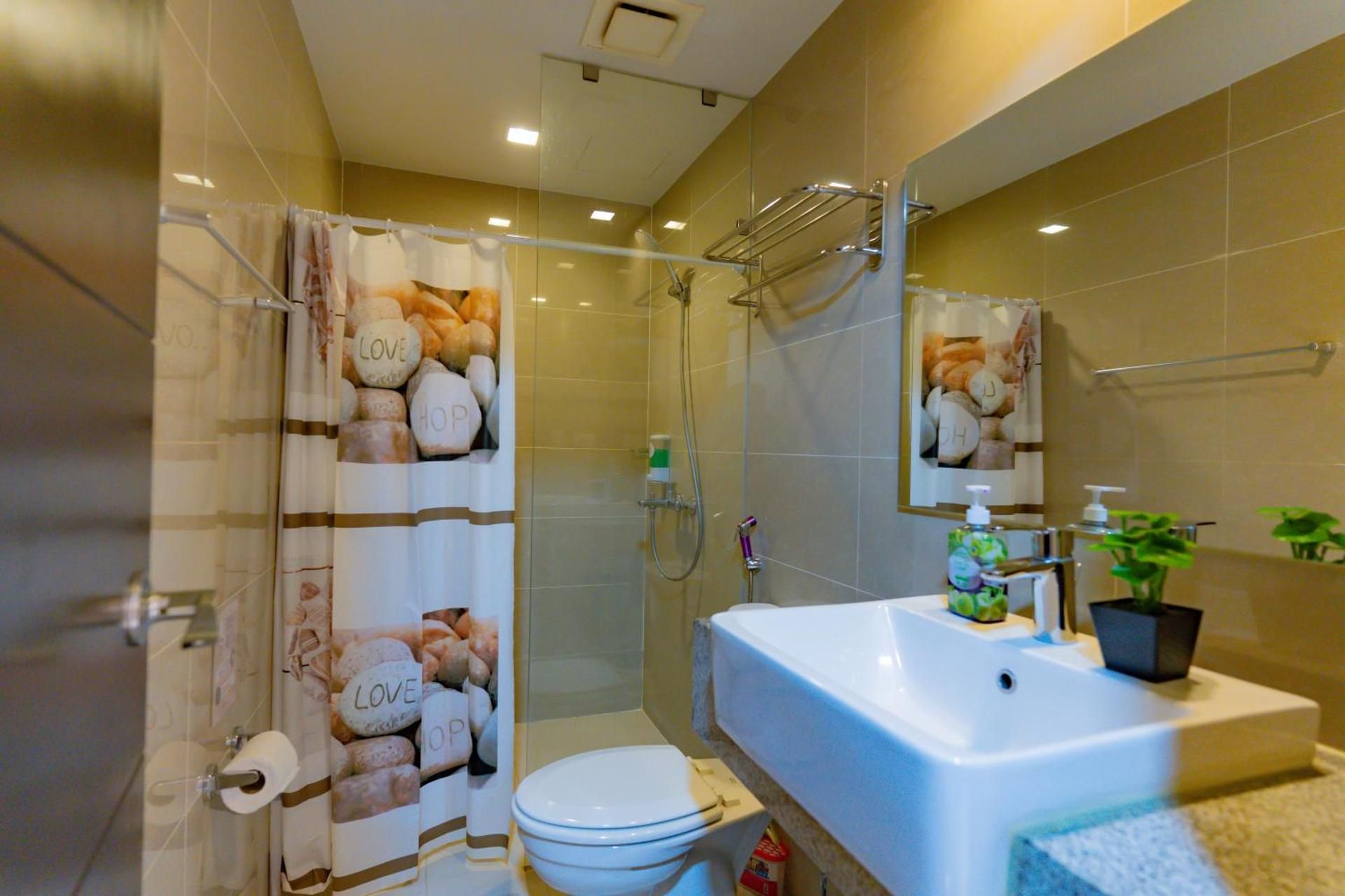 3BR Modern Uptown Parksuites BGC with bathtub Three-Bedroom Apartment Suite 3
