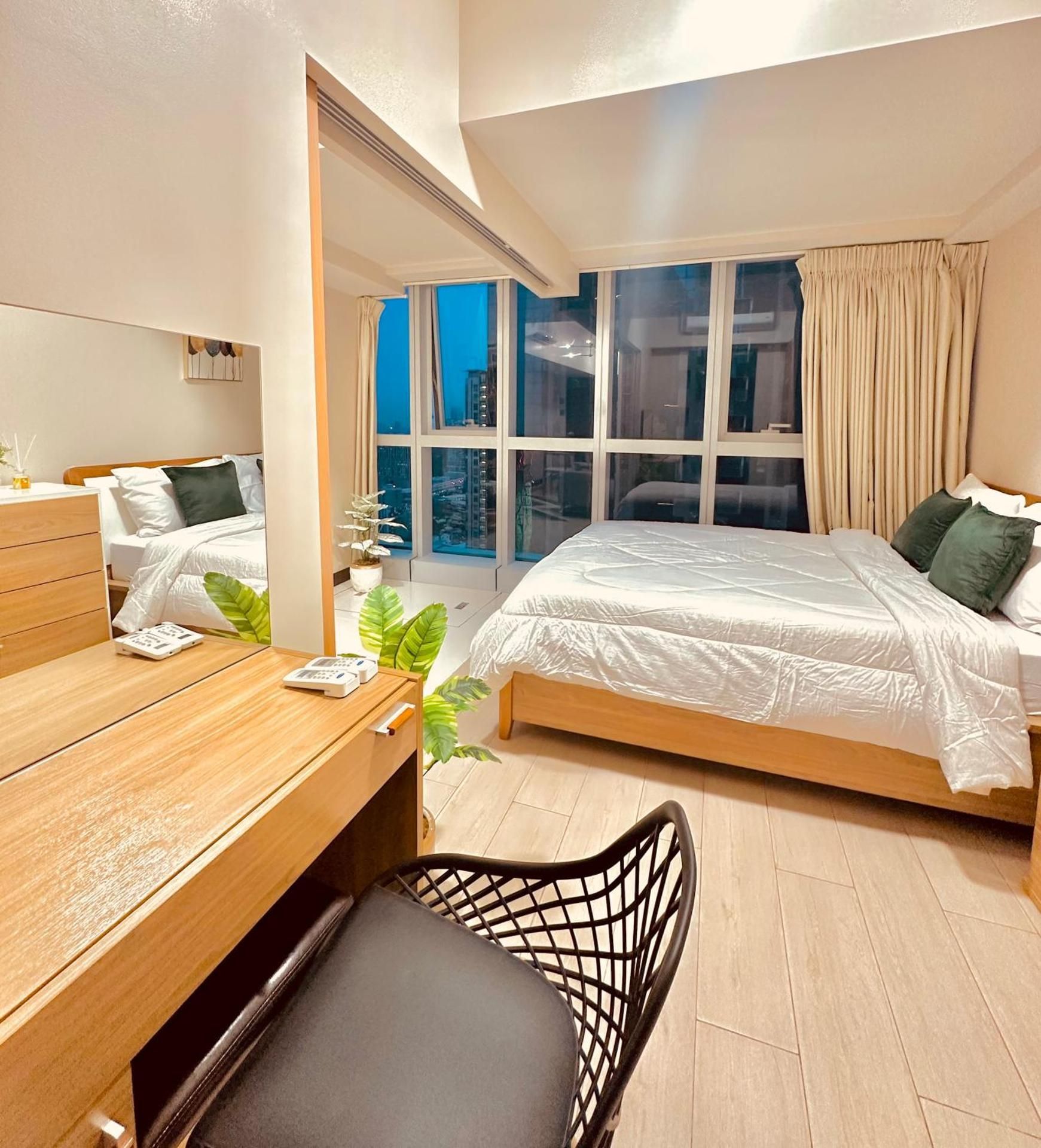 Deluxe One-Bedroom Apartment