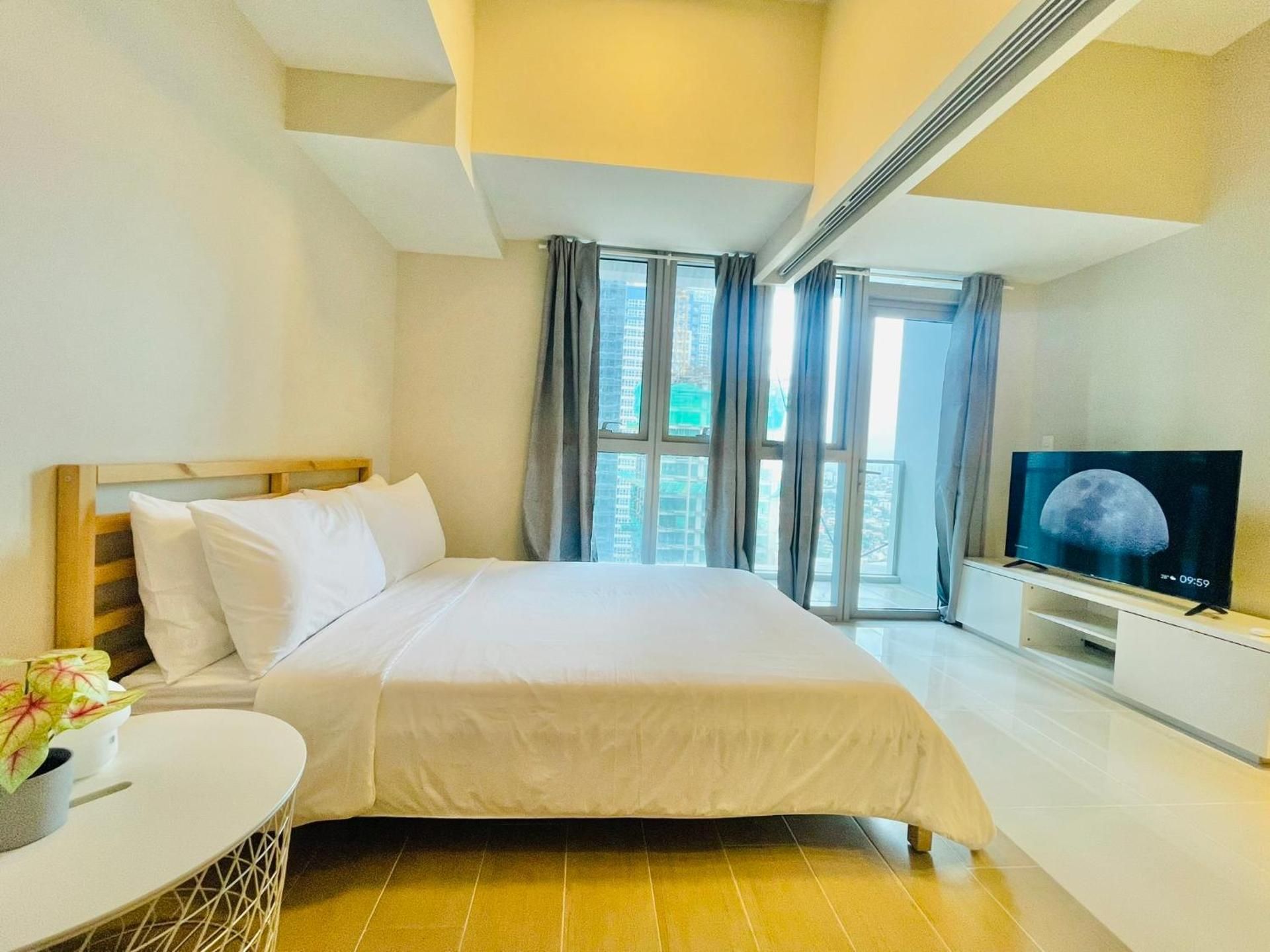 Apartment with View and Balcony