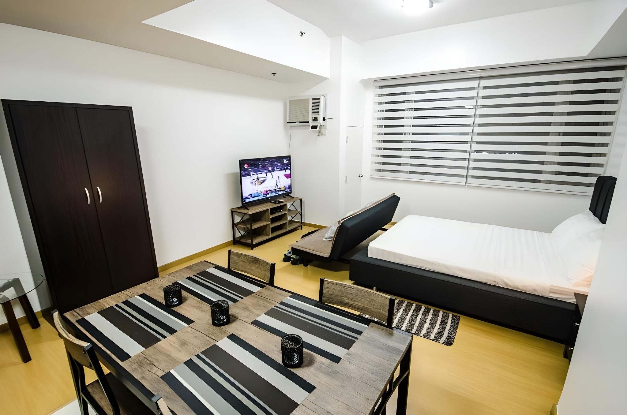 Prime BGC Location Apartments by PH Staycation Studio Apartments