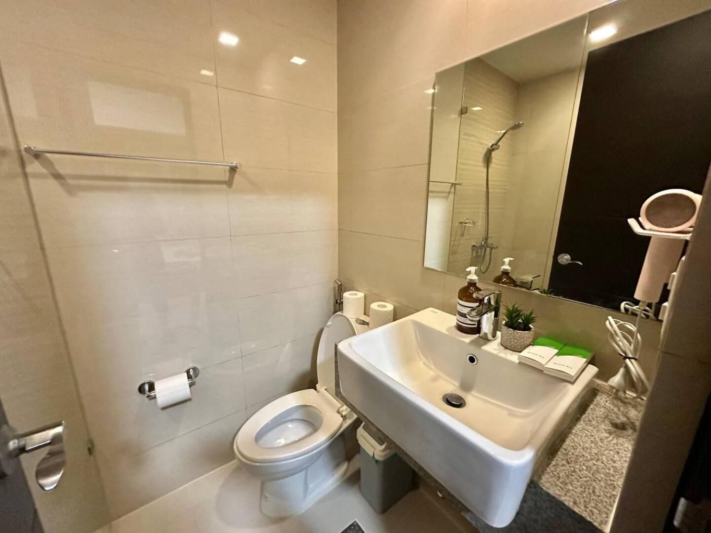 One-Bedroom Apartment with Balcony