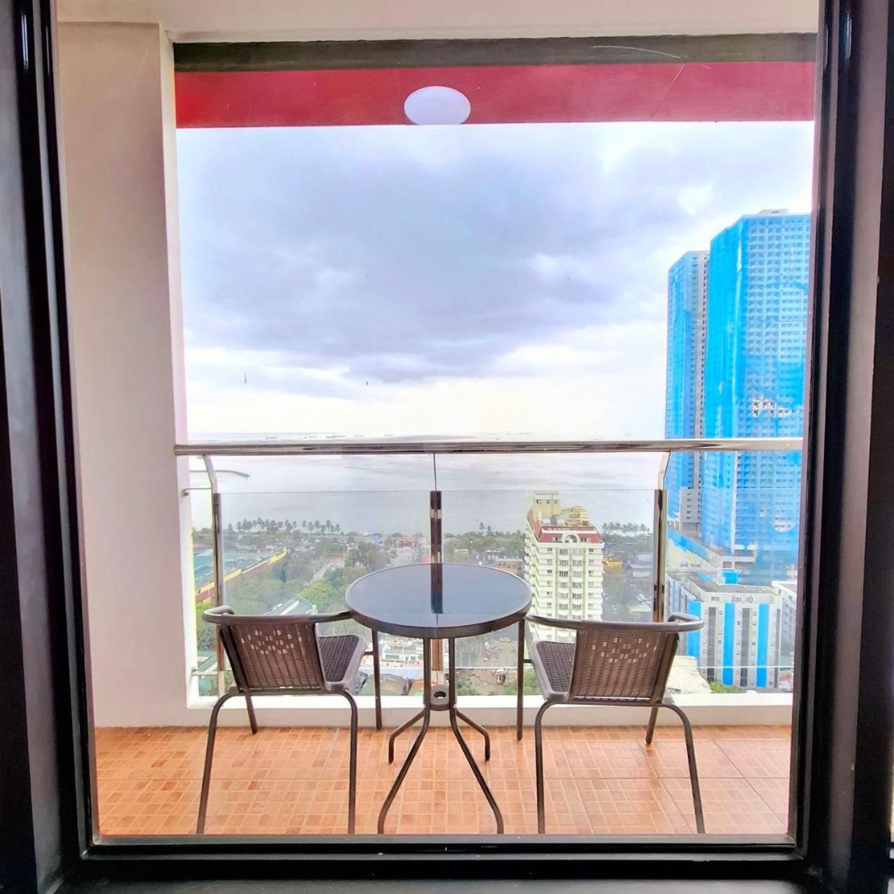 1 Bedroom Balcony Suite 1 King