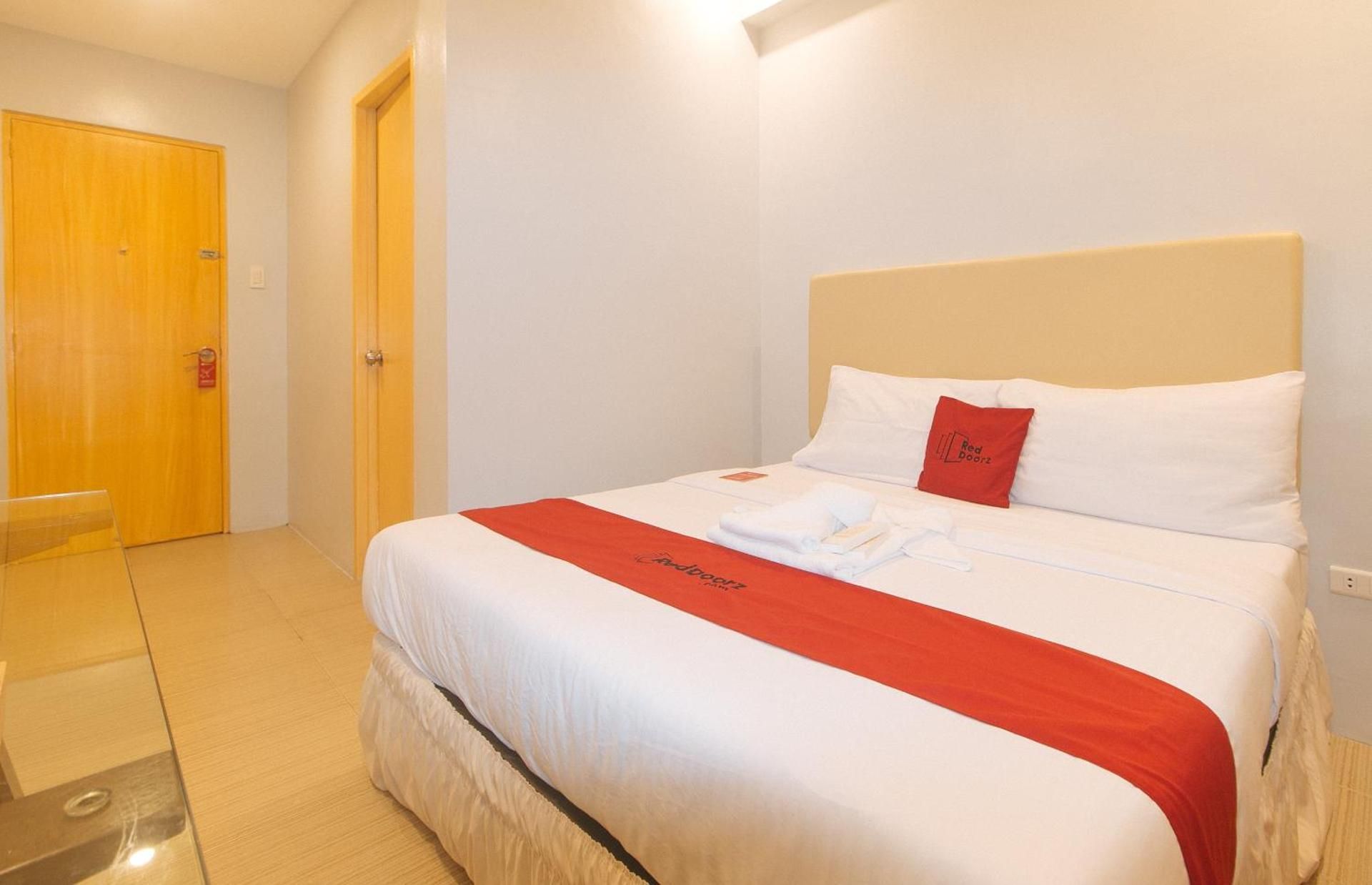 RedDoorz @ Zenova Hotel Standard Double Room