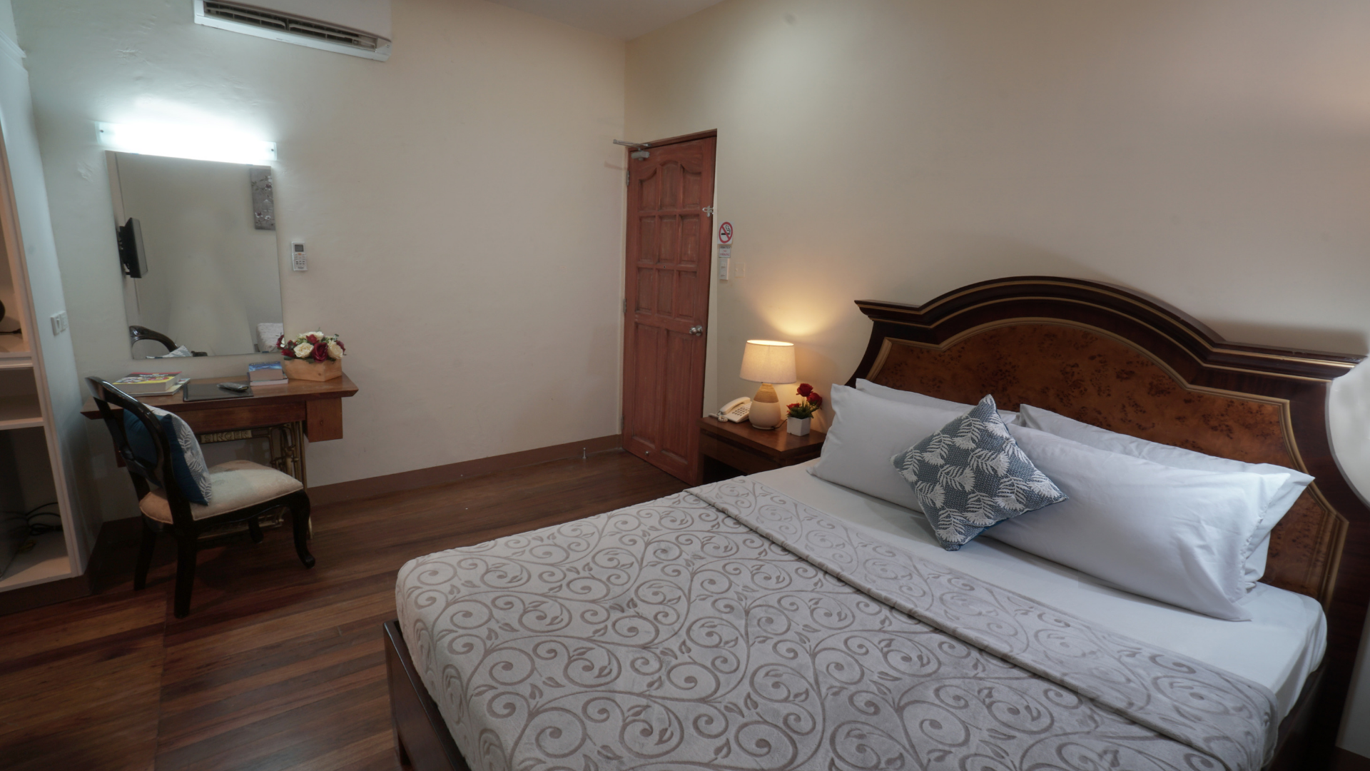 1775 Adriatico Suites Bed and Breakfast